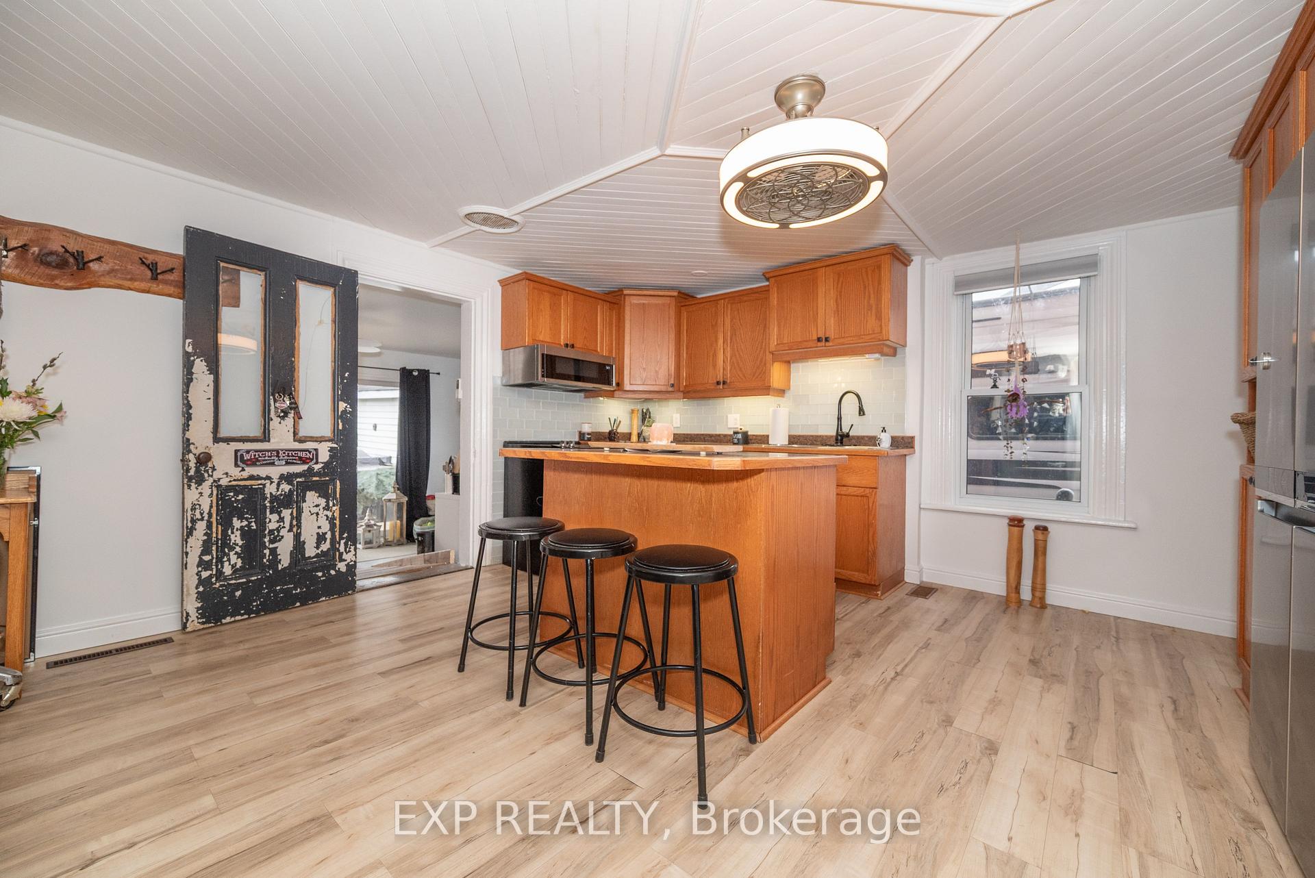 Photo 10 of 308 Queens Crescent, Renfrew — HOMEH