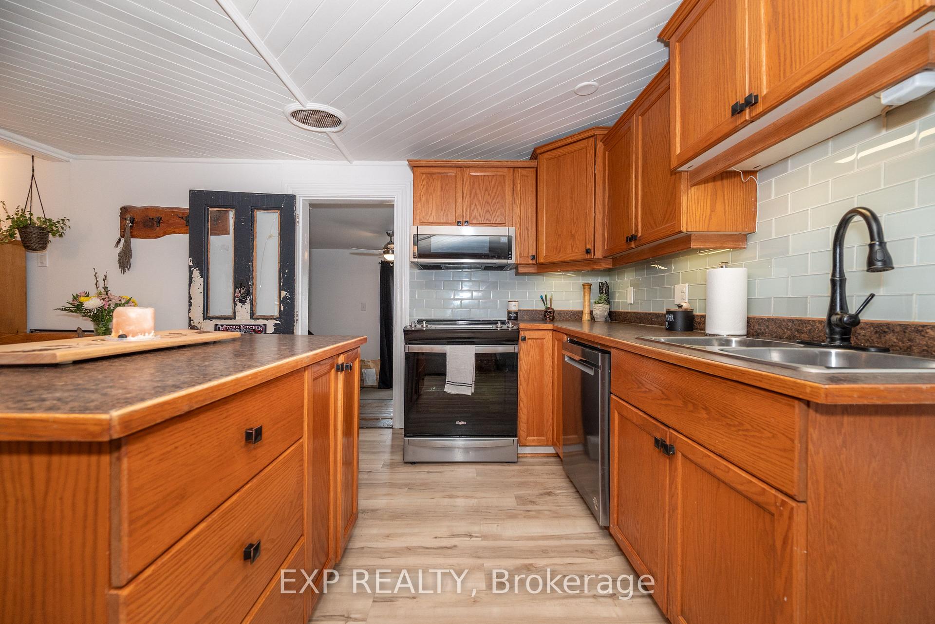 Photo 11 of 308 Queens Crescent, Renfrew — HOMEH