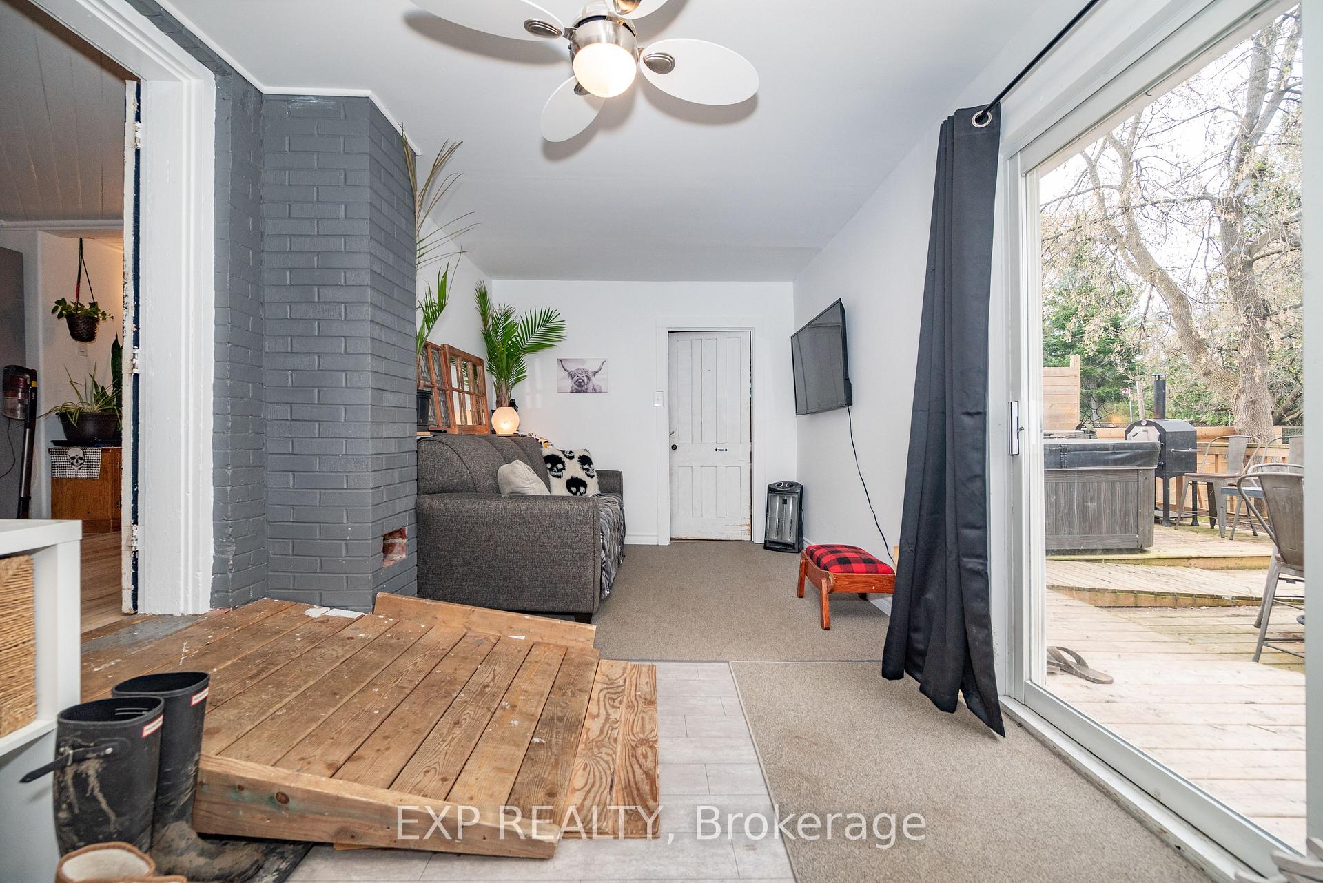 Photo 13 of 308 Queens Crescent, Renfrew — HOMEH