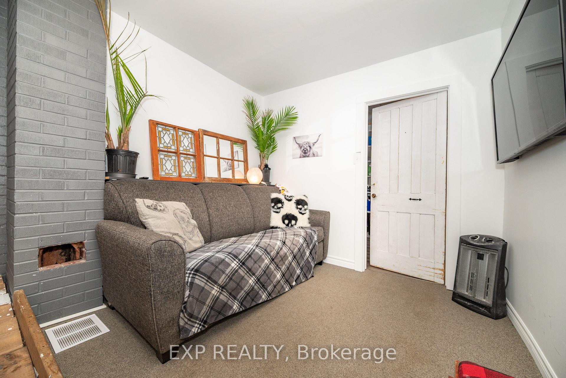 Photo 14 of 308 Queens Crescent, Renfrew — HOMEH