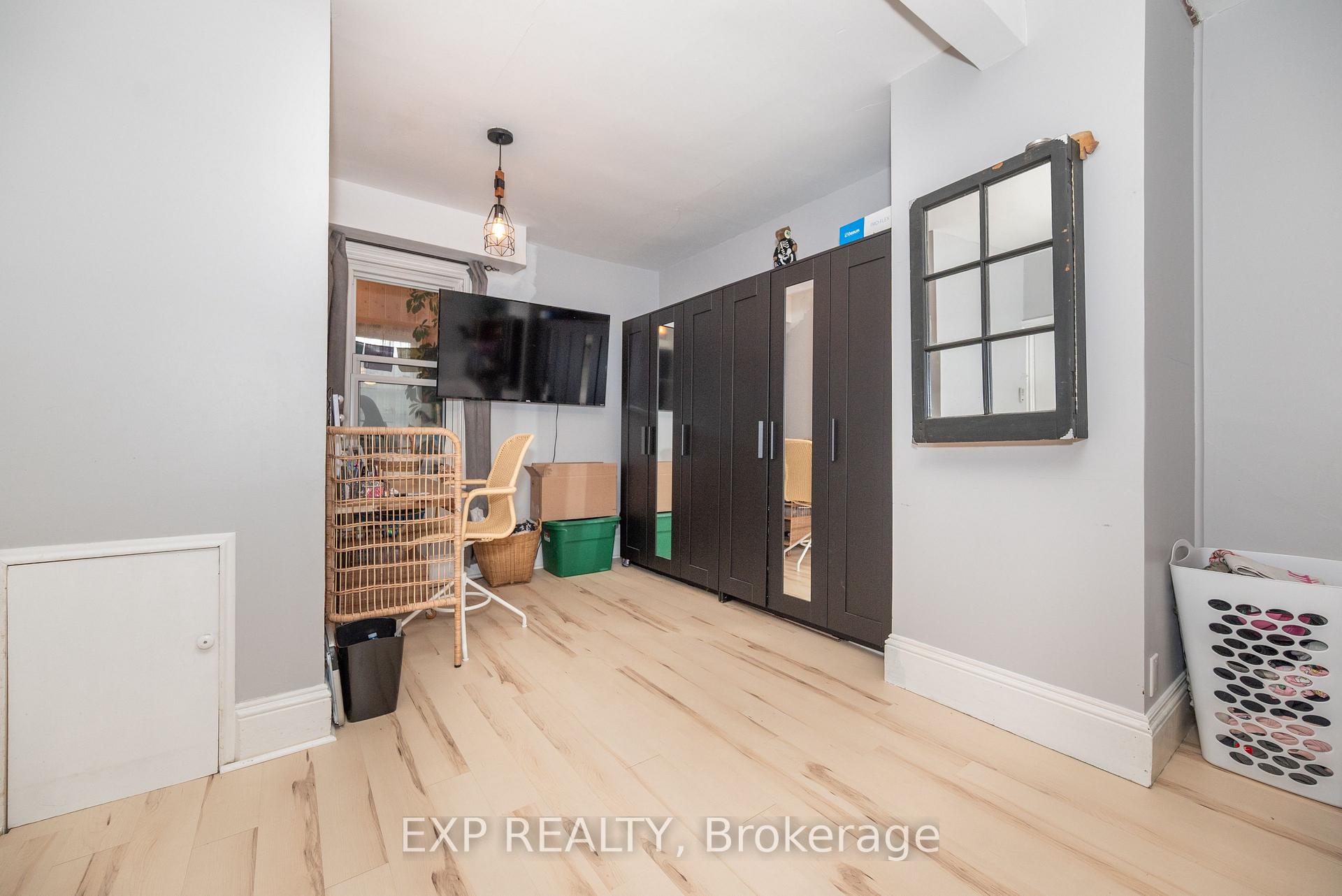 Photo 18 of 308 Queens Crescent, Renfrew — HOMEH