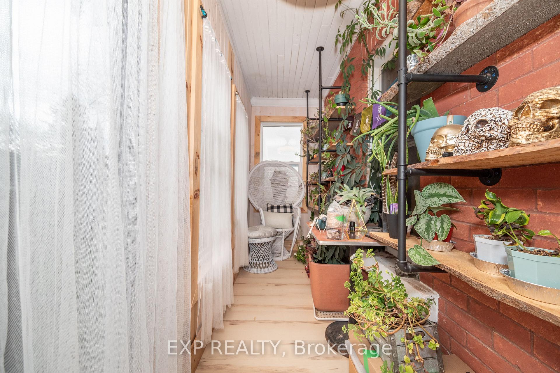 Photo 19 of 308 Queens Crescent, Renfrew — HOMEH
