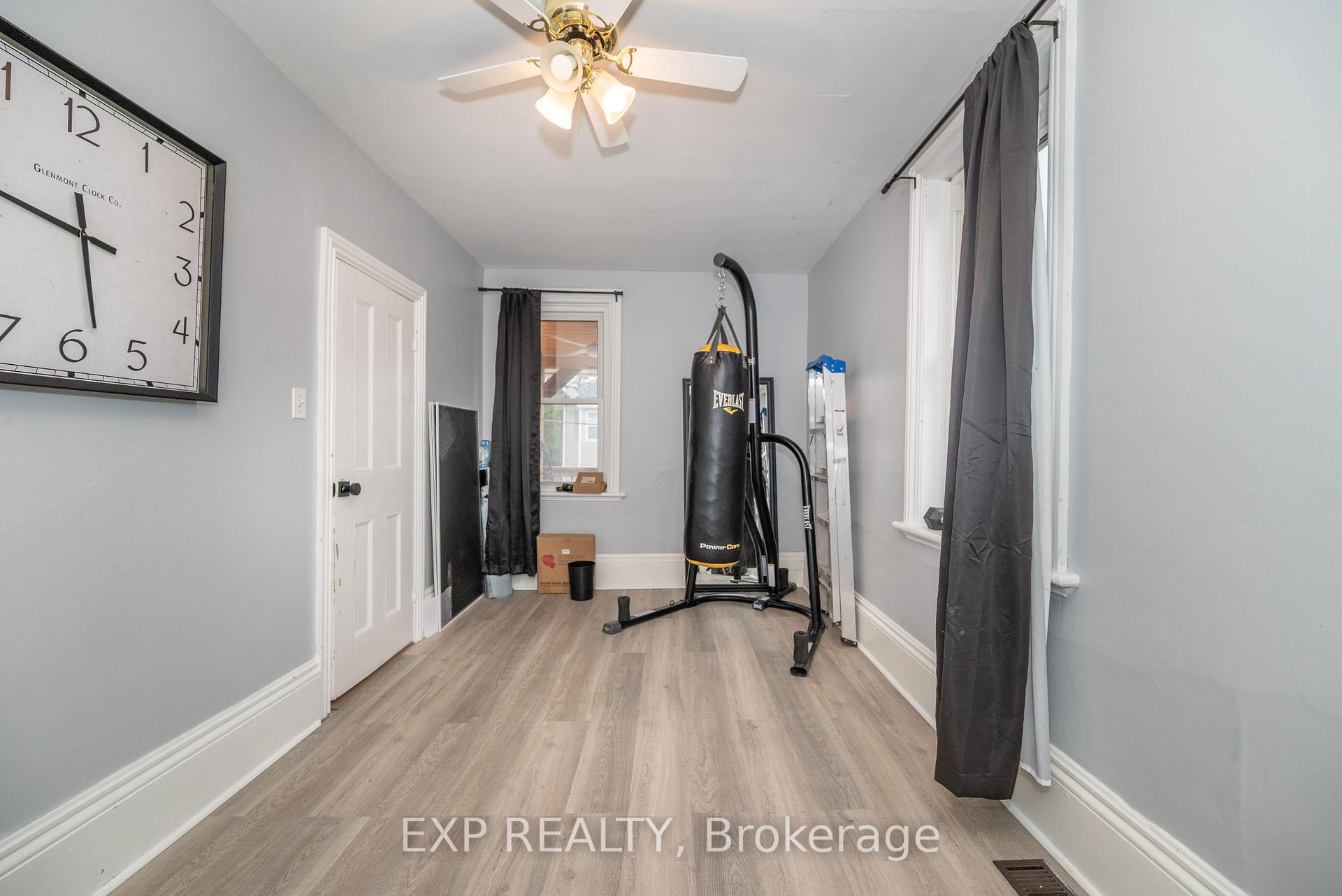 Photo 25 of 308 Queens Crescent, Renfrew — HOMEH