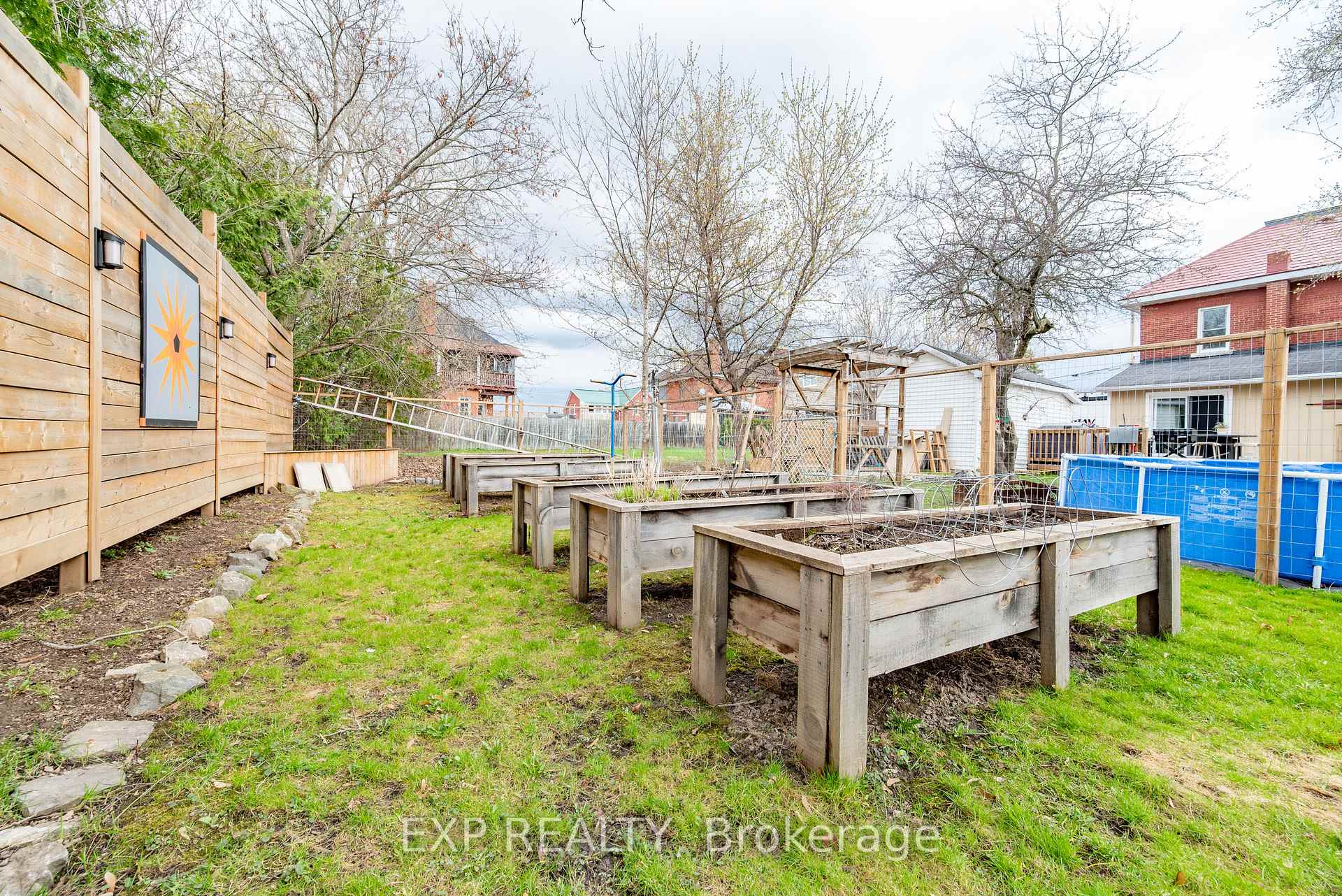 Photo 37 of 308 Queens Crescent, Renfrew — HOMEH