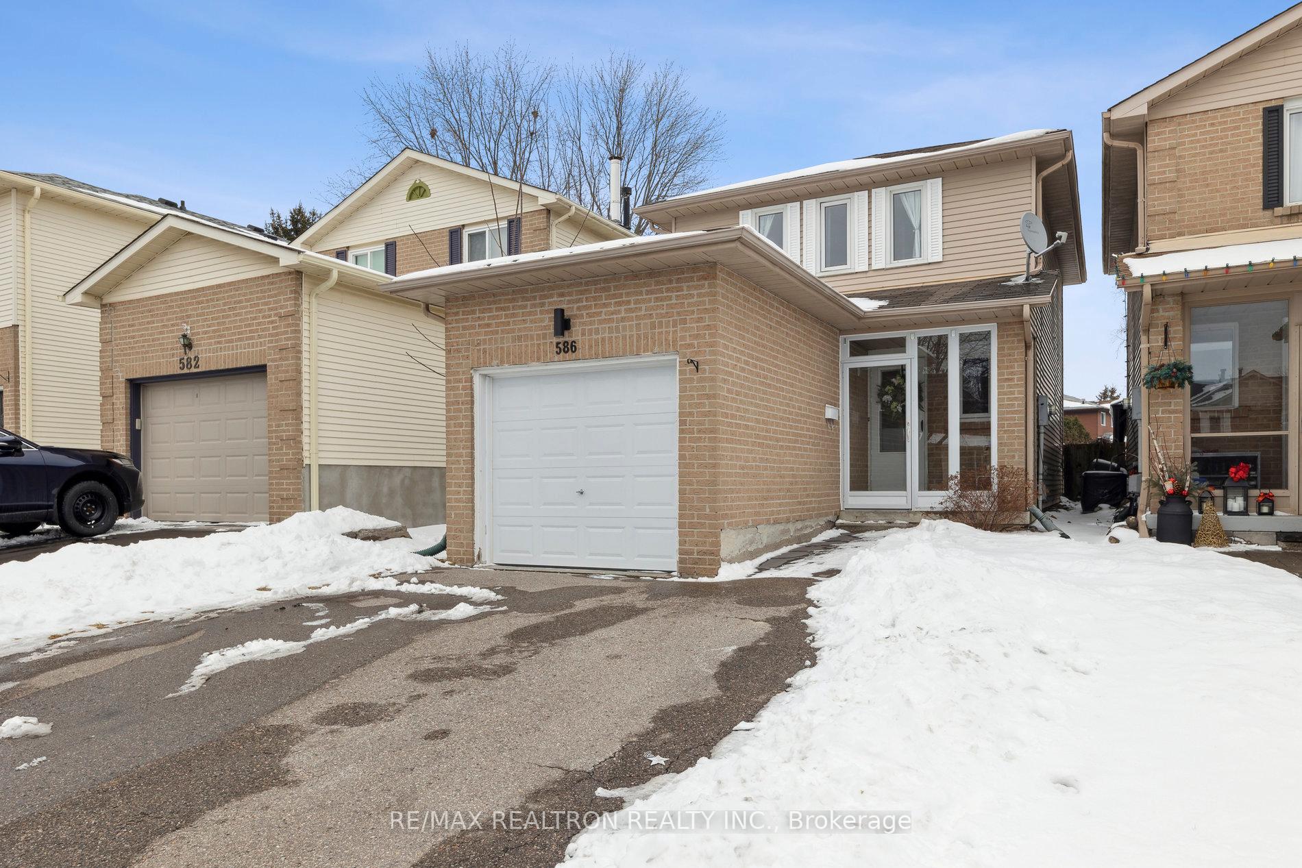 Photo 3 of 586 Cobblehill Drive, Oshawa, Pinecrest — HOMEH