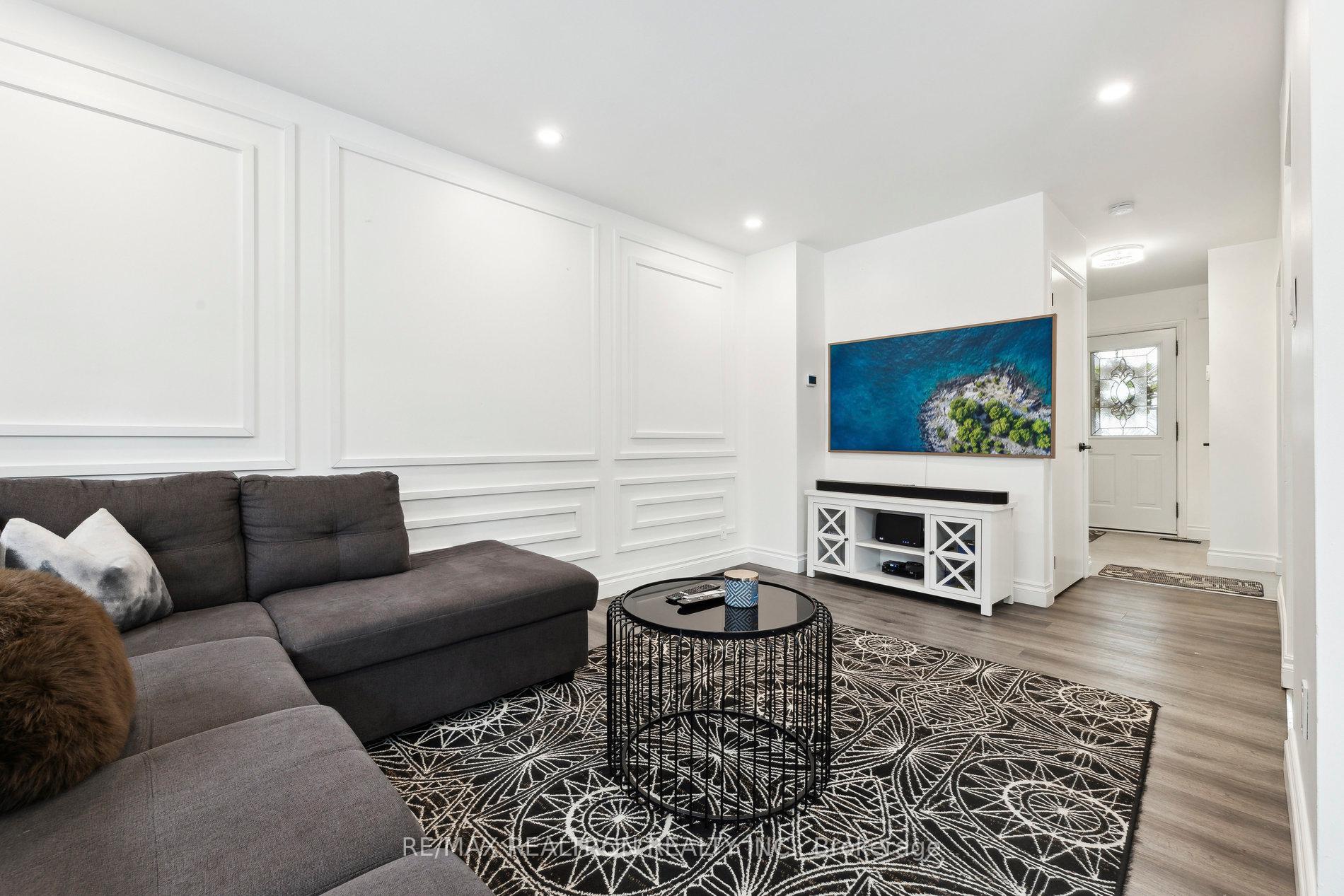 Photo 10 of 586 Cobblehill Drive, Oshawa, Pinecrest — HOMEH