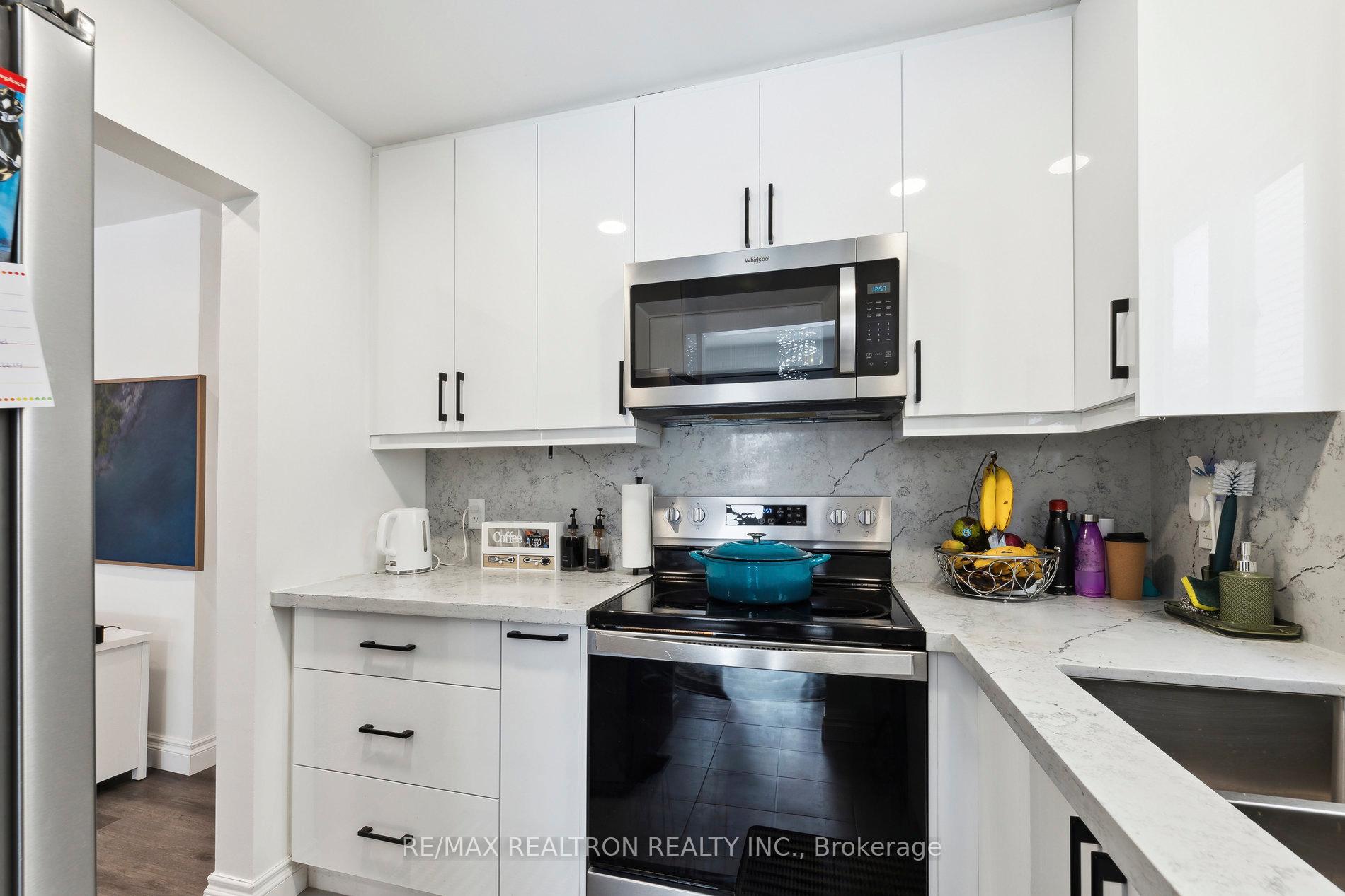 Photo 14 of 586 Cobblehill Drive, Oshawa, Pinecrest — HOMEH