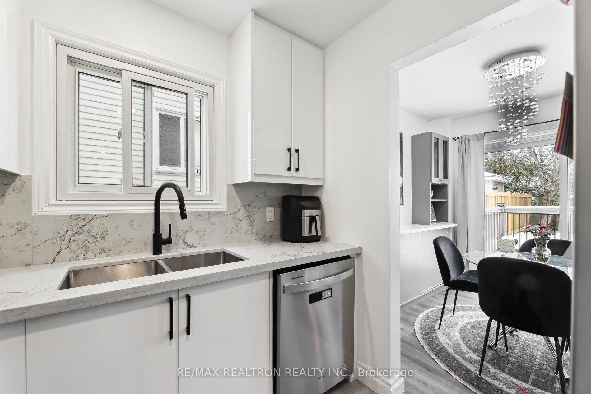 Photo 15 of 586 Cobblehill Drive, Oshawa, Pinecrest — HOMEH