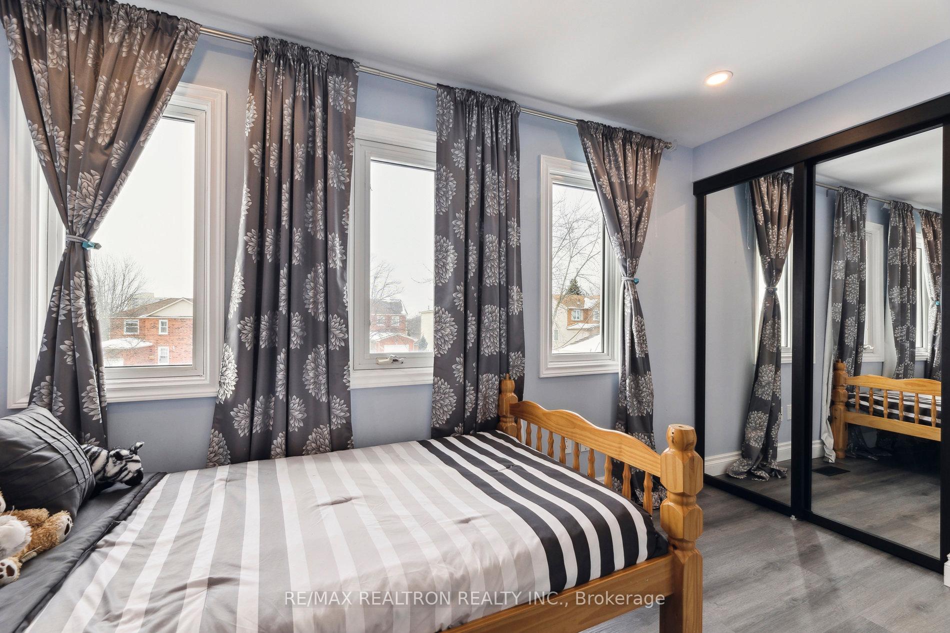 Photo 18 of 586 Cobblehill Drive, Oshawa, Pinecrest — HOMEH