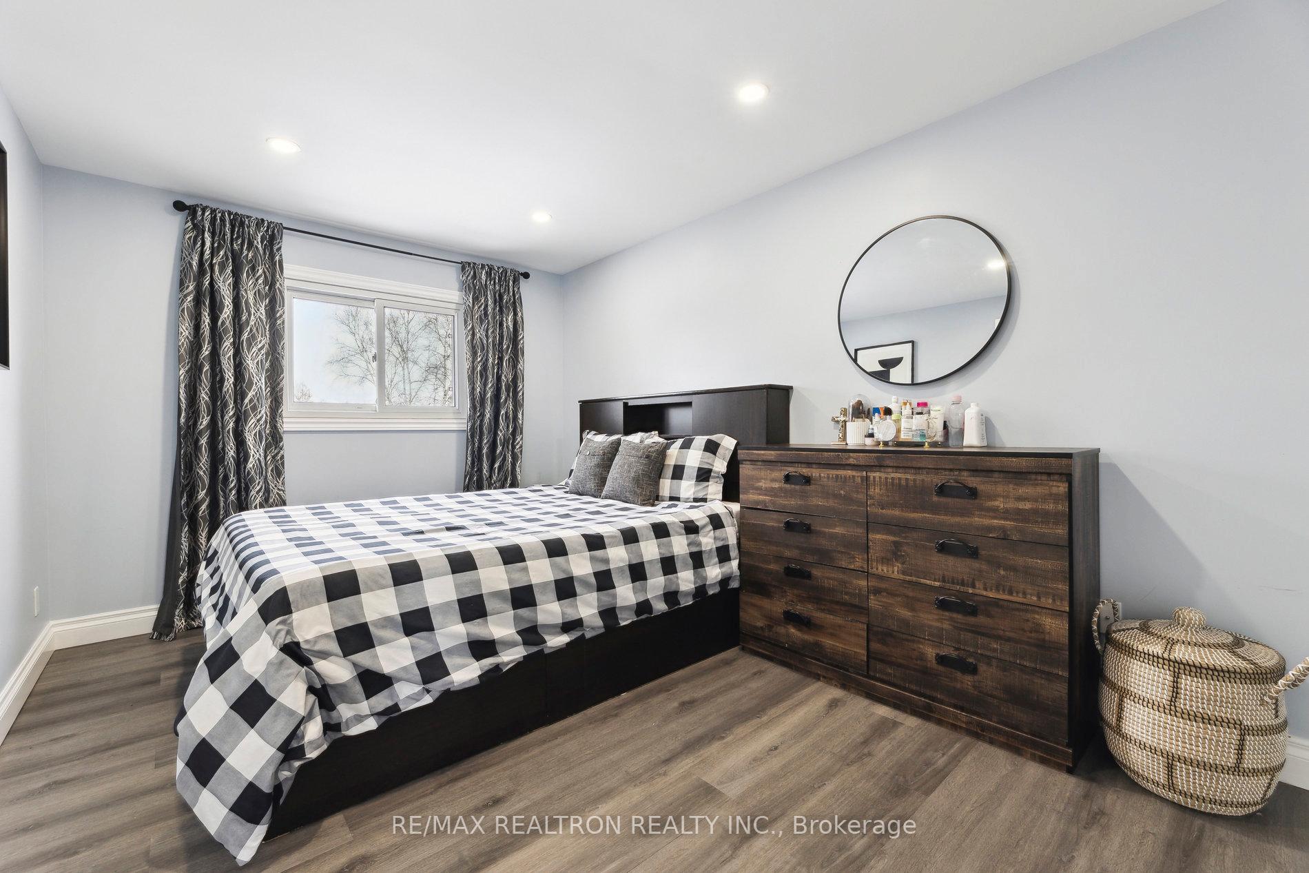 Photo 23 of 586 Cobblehill Drive, Oshawa, Pinecrest — HOMEH
