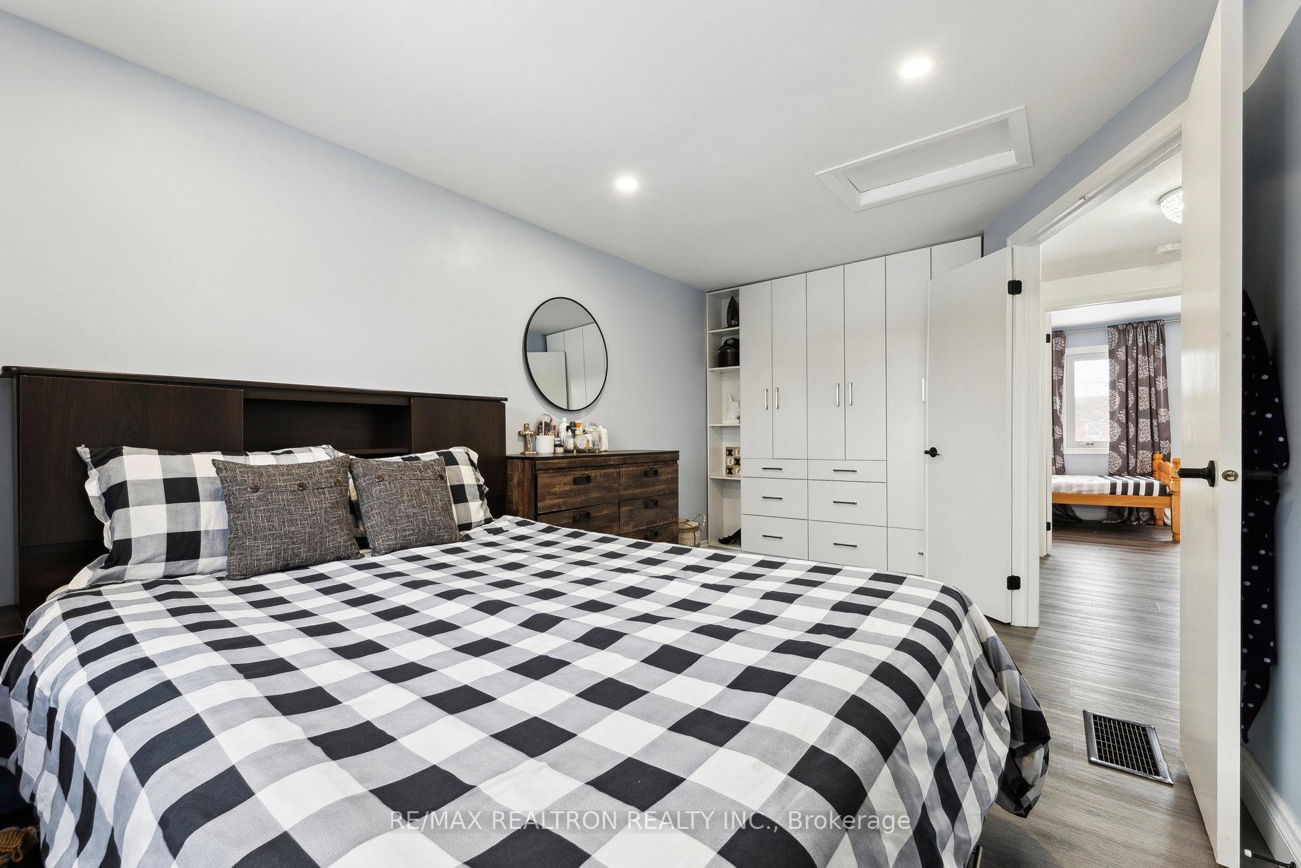 Photo 24 of 586 Cobblehill Drive, Oshawa, Pinecrest — HOMEH