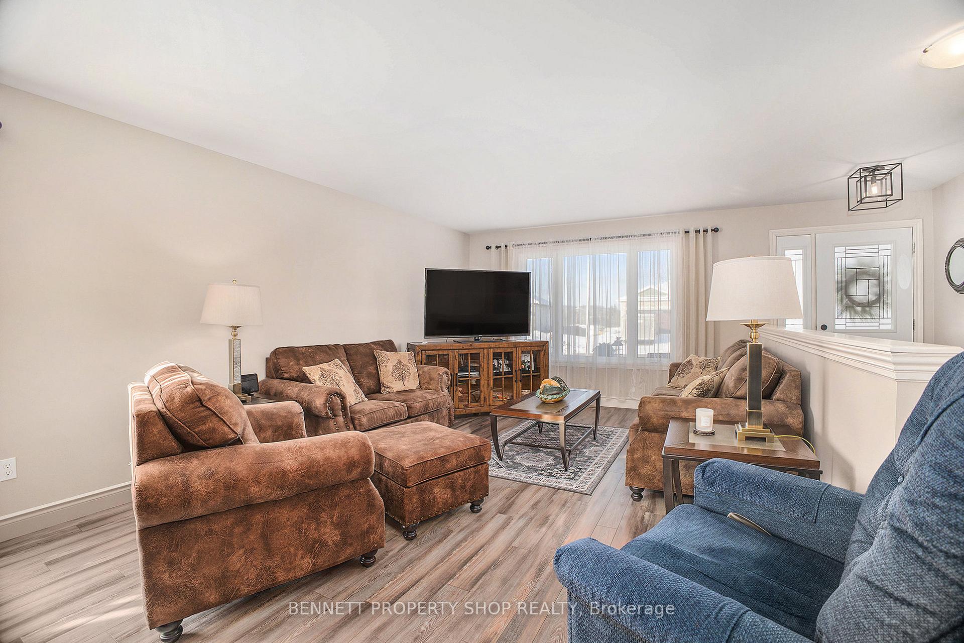 Photo 5 of 72 Otteridge Drive, Renfrew — HOMEH