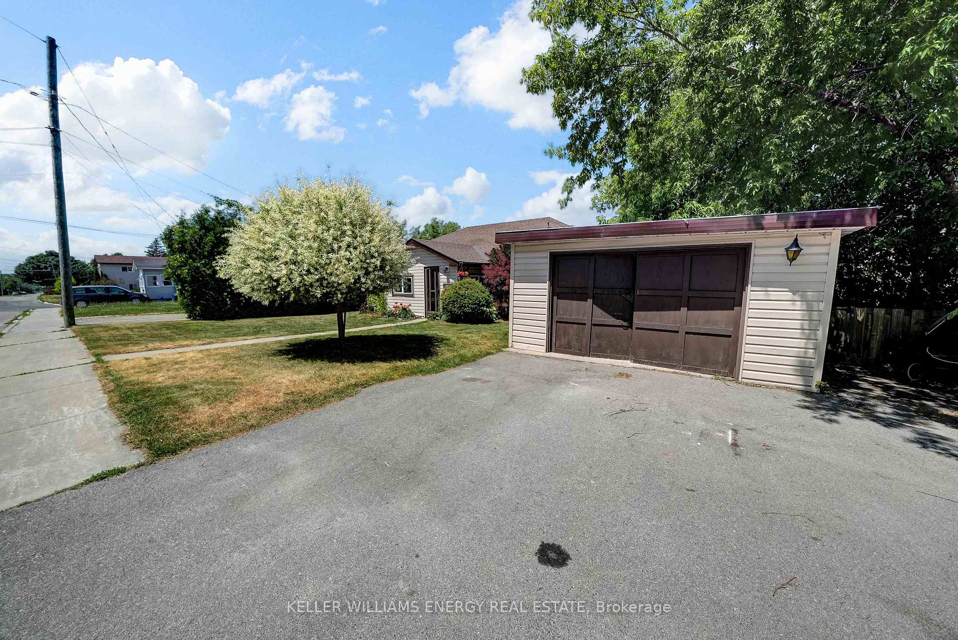 Photo 5 of 102 Crown Street, Quinte West, Trenton Ward — HOMEH