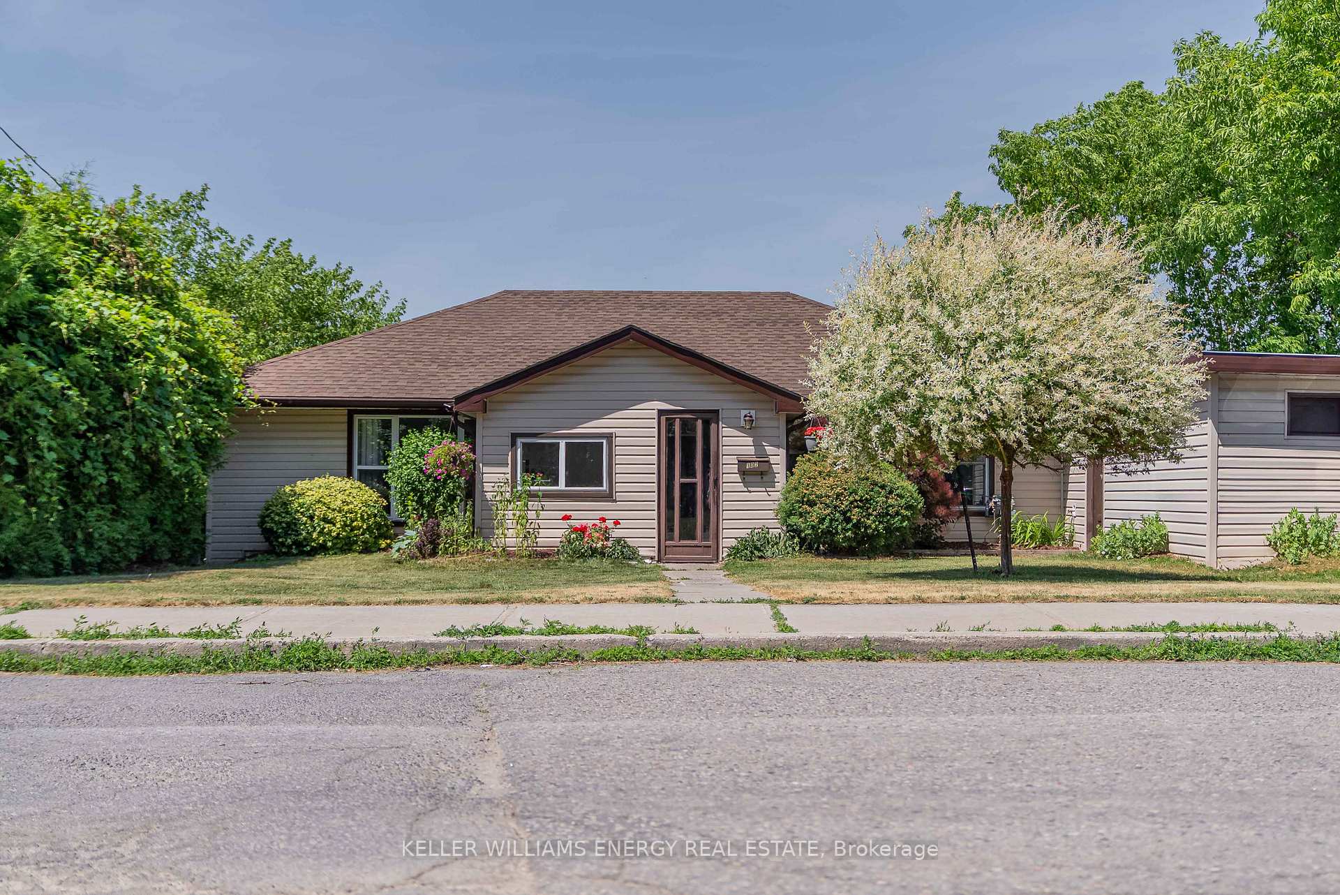 Photo 45 of 102 Crown Street, Quinte West, Trenton Ward — HOMEH