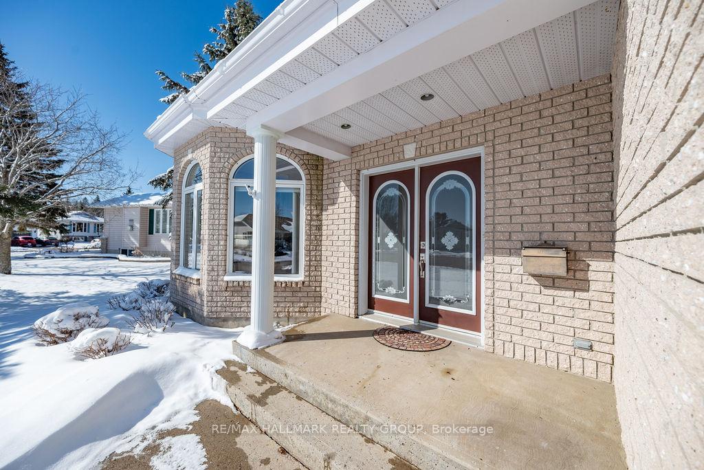 Photo 4 of 230 Vanier Crescent, Renfrew — HOMEH