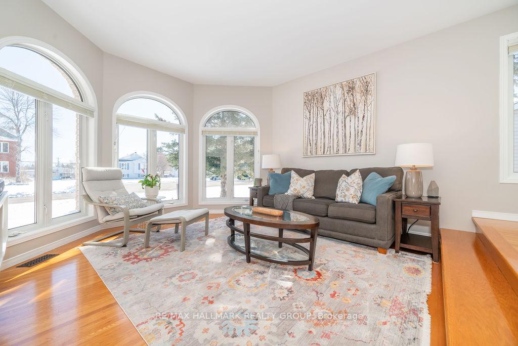 Photo 7 of 230 Vanier Crescent, Renfrew — HOMEH