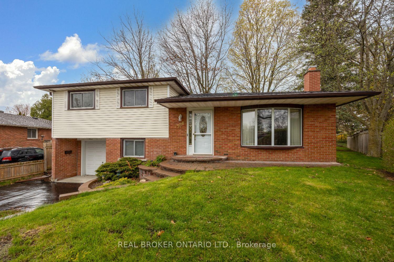 Photo 3 of 388 Marken Court, Oshawa, O'Neill — HOMEH