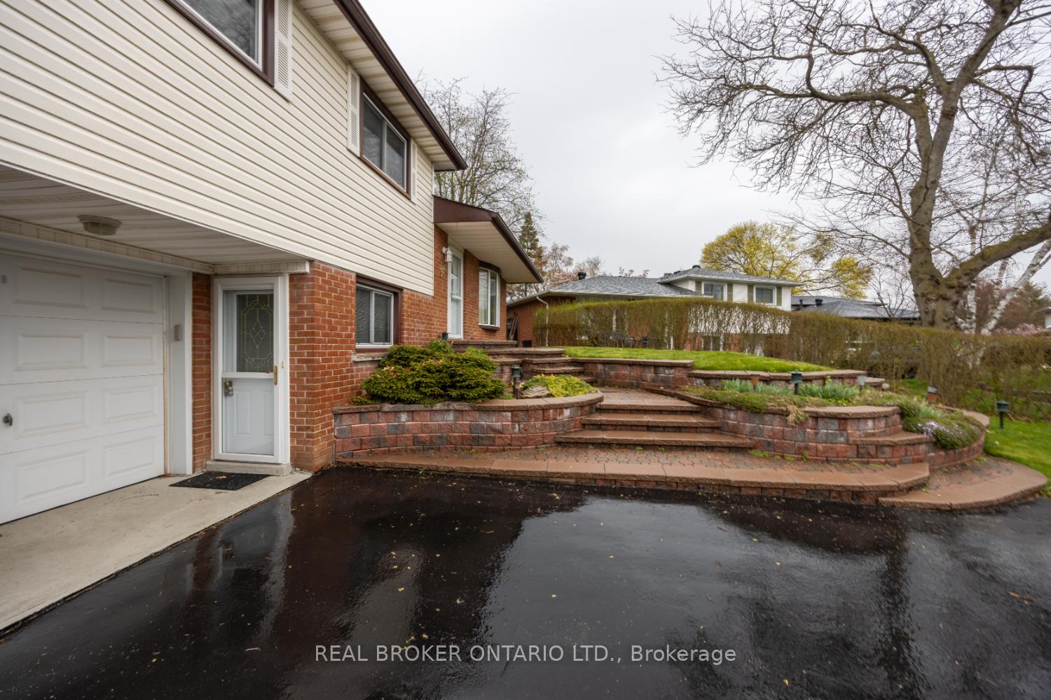 Photo 4 of 388 Marken Court, Oshawa, O'Neill — HOMEH