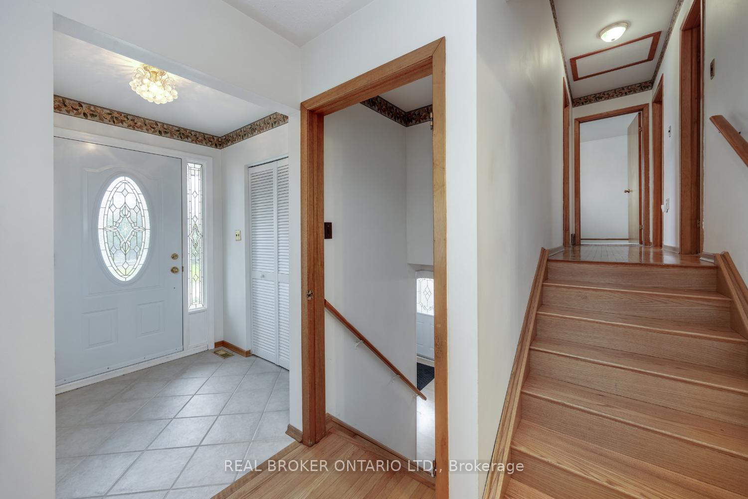Photo 5 of 388 Marken Court, Oshawa, O'Neill — HOMEH