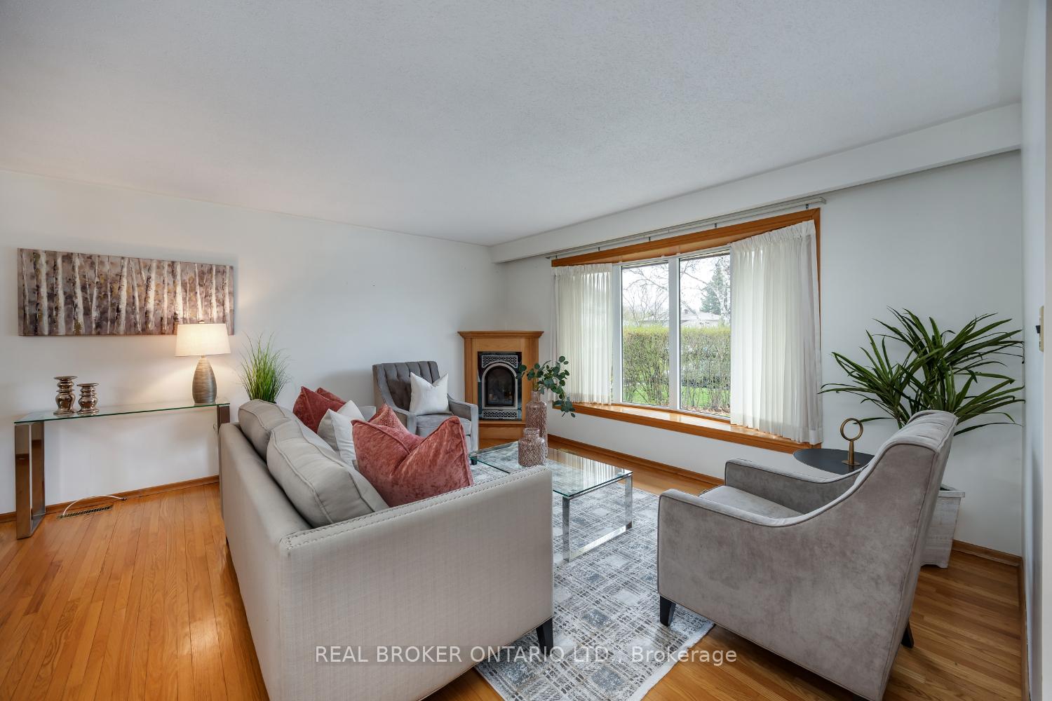 Photo 6 of 388 Marken Court, Oshawa, O'Neill — HOMEH