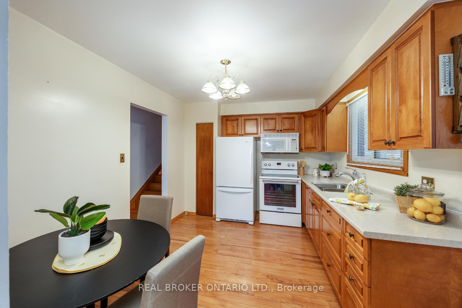 Photo 15 of 388 Marken Court, Oshawa, O'Neill — HOMEH