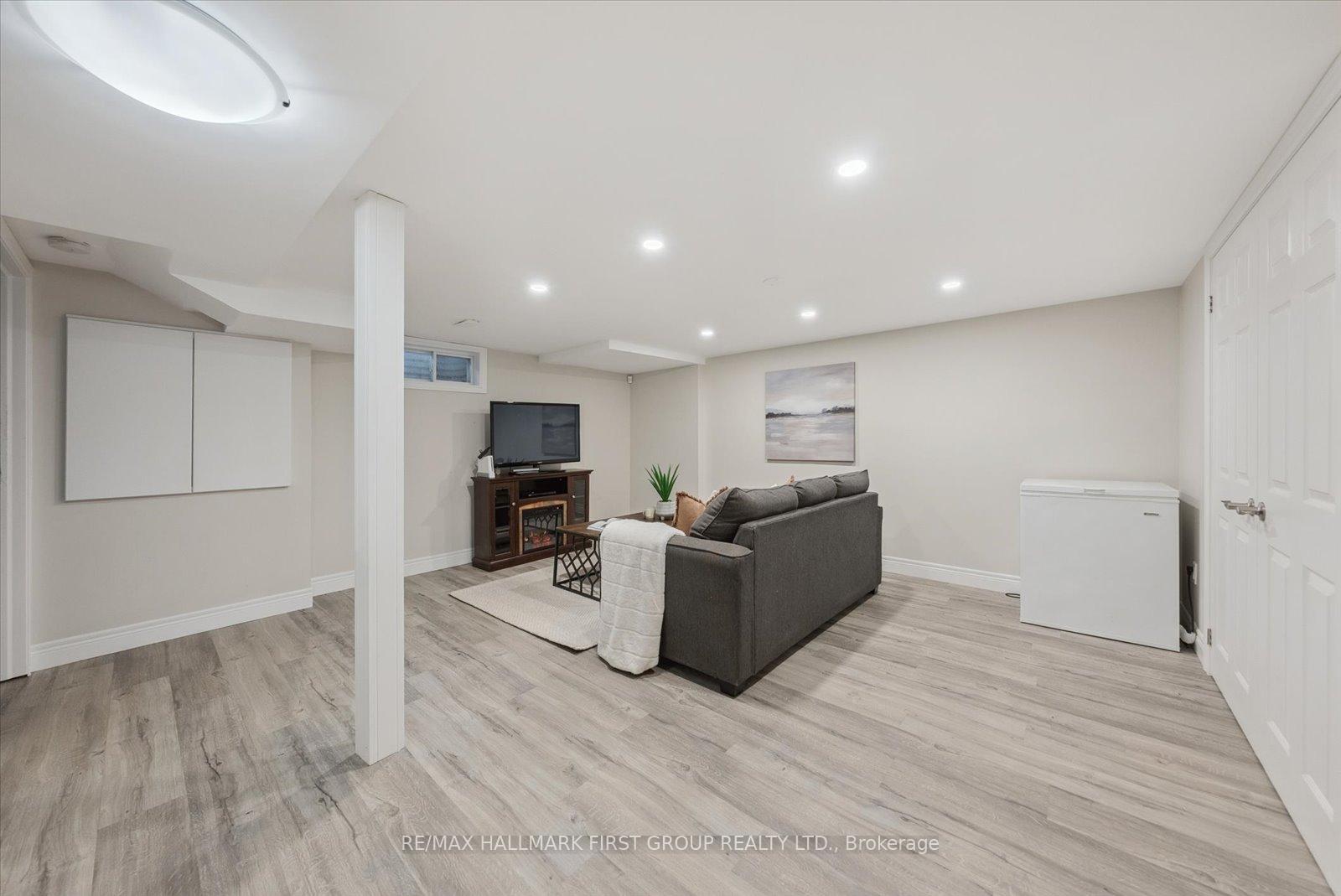 Photo 23 of 1801 Walnut Lane, Pickering, Liverpool — HOMEH