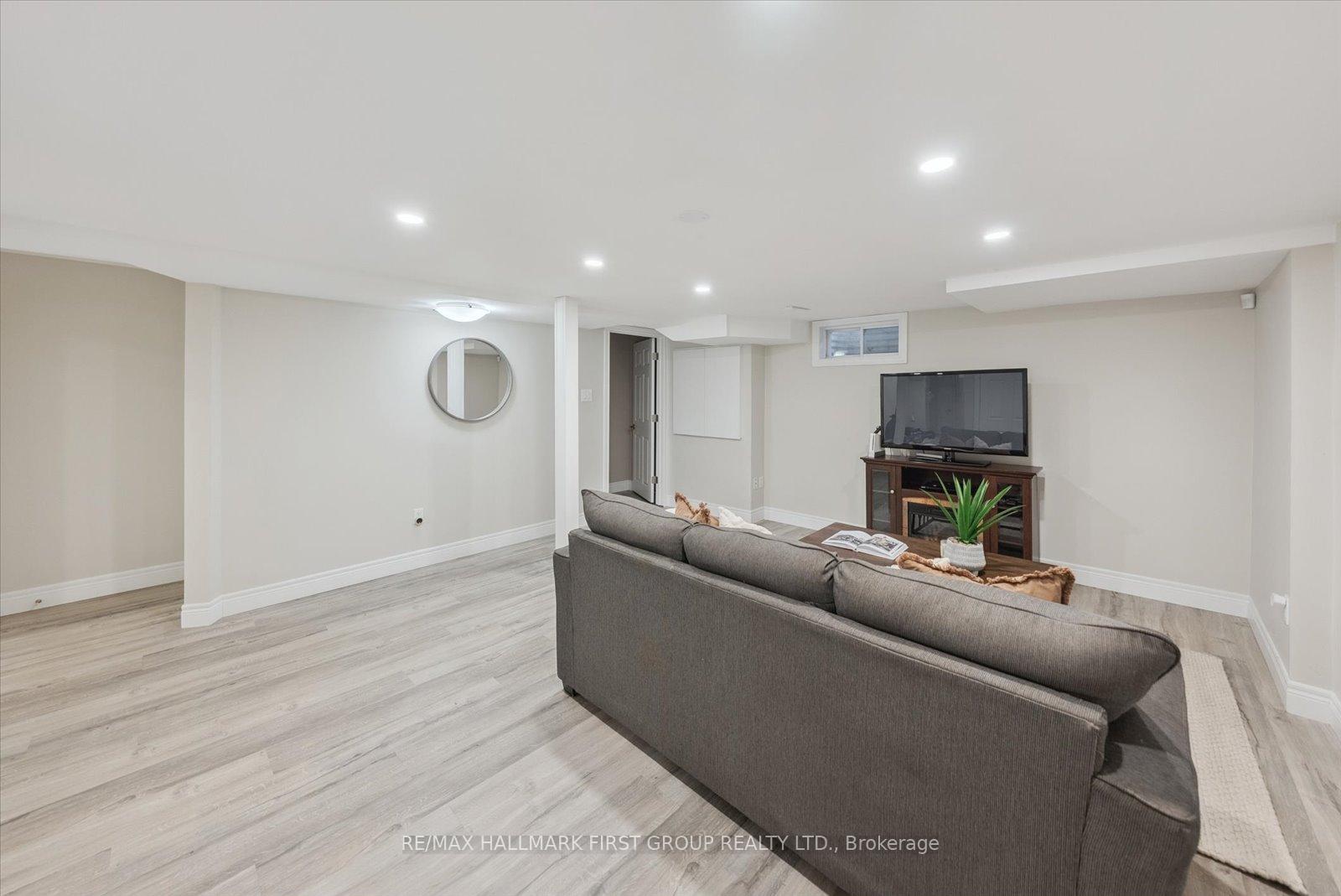 Photo 24 of 1801 Walnut Lane, Pickering, Liverpool — HOMEH