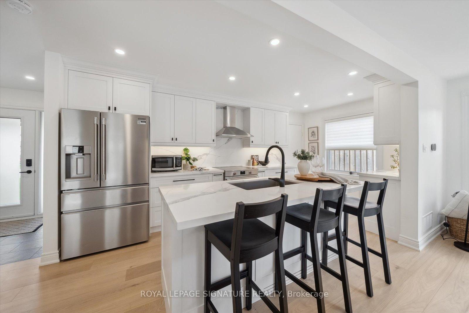 Photo 2 of 631 Ariel Crescent, Pickering, Amberlea — HOMEH