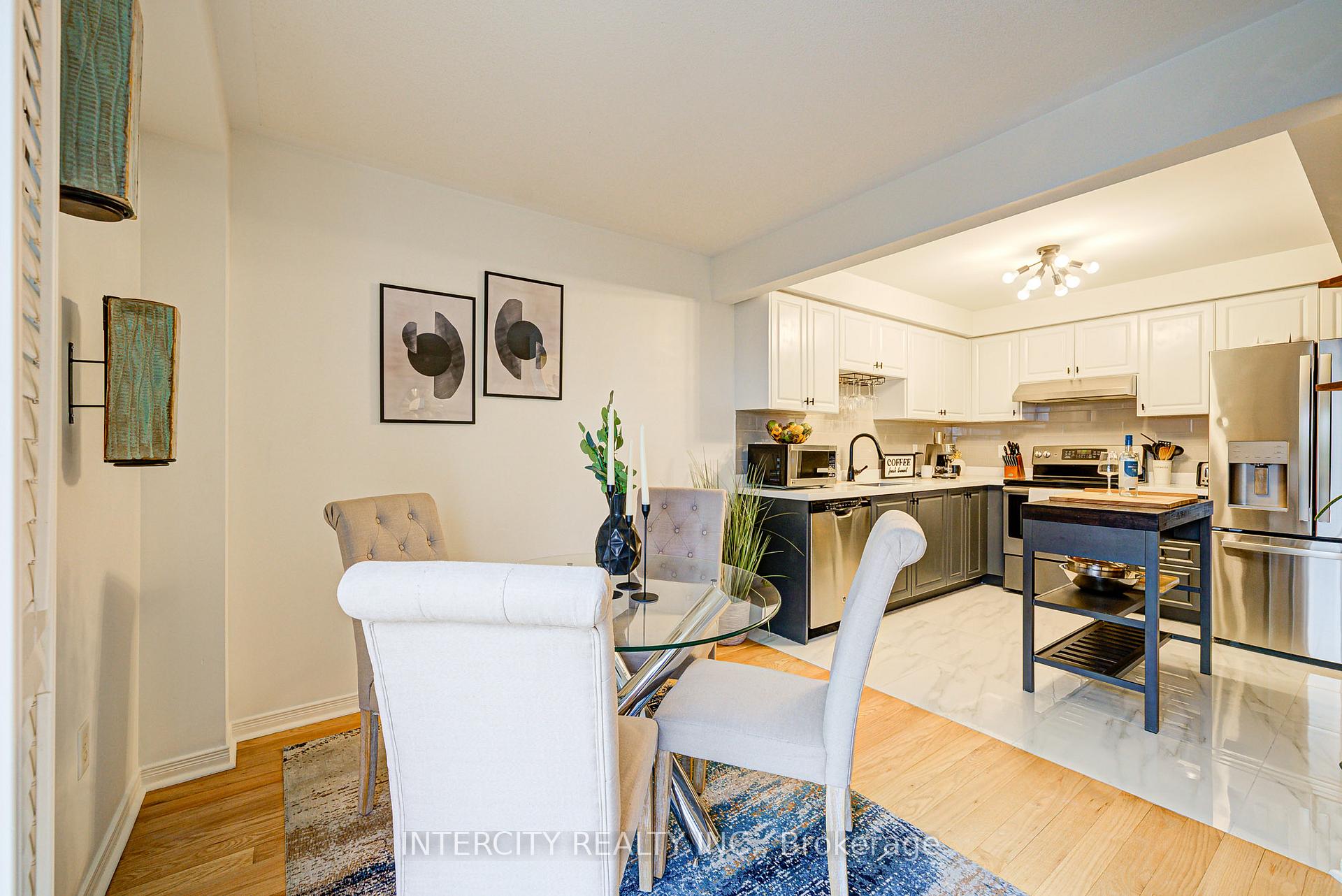 Photo 2 of 372 Sparrow Circle, Pickering, Highbush — HOMEH