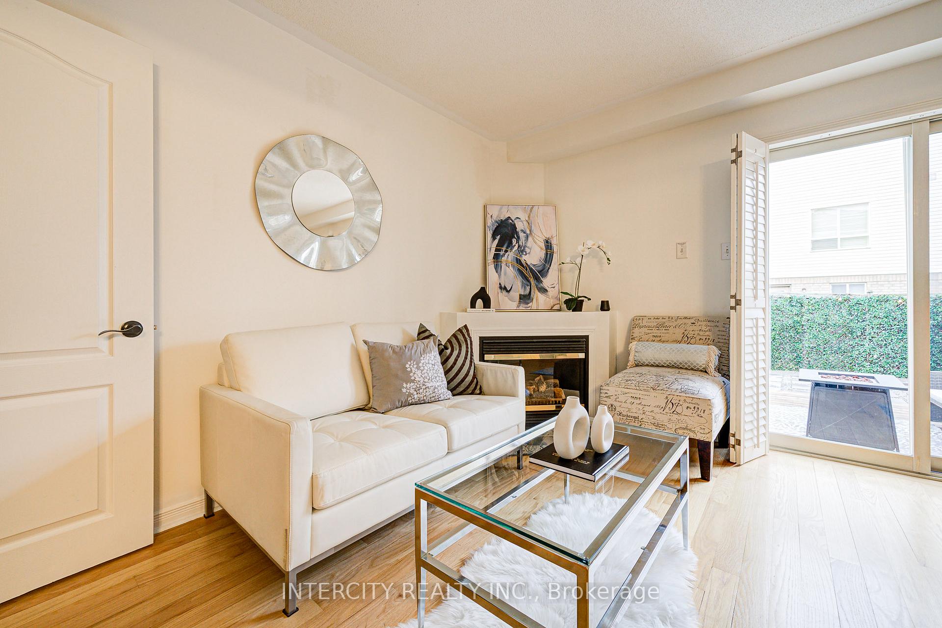 Photo 4 of 372 Sparrow Circle, Pickering, Highbush — HOMEH