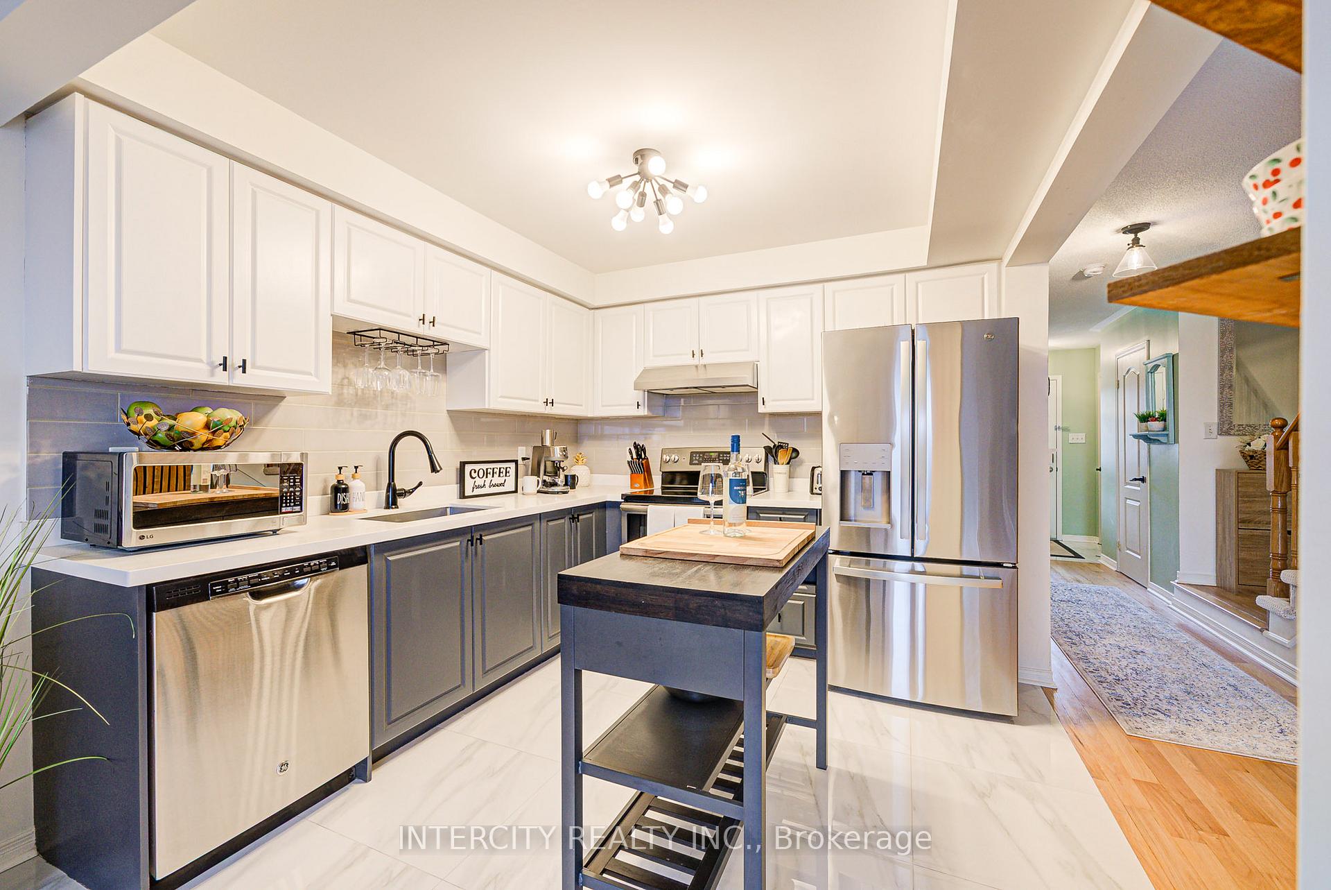 Photo 5 of 372 Sparrow Circle, Pickering, Highbush — HOMEH