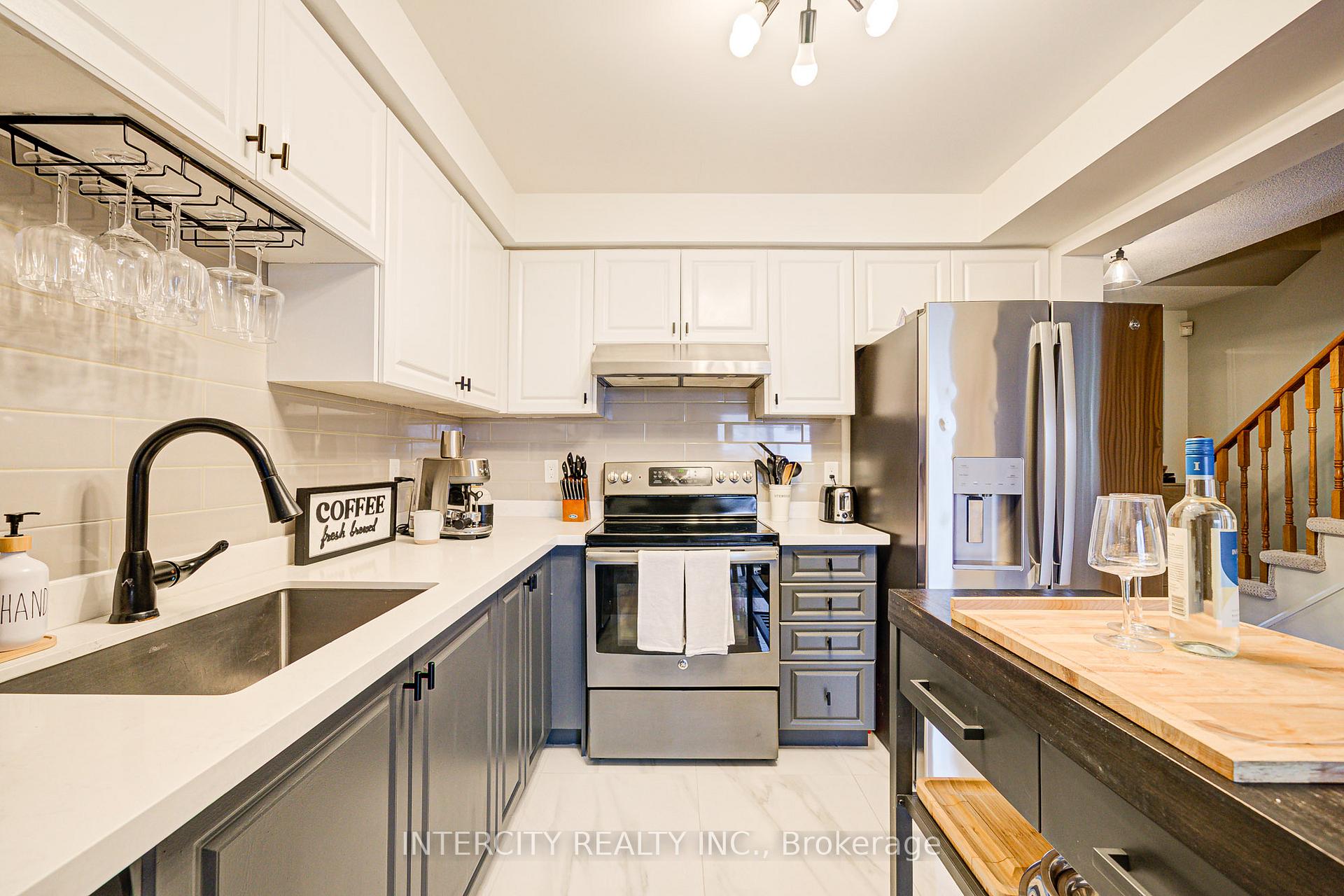 Photo 6 of 372 Sparrow Circle, Pickering, Highbush — HOMEH