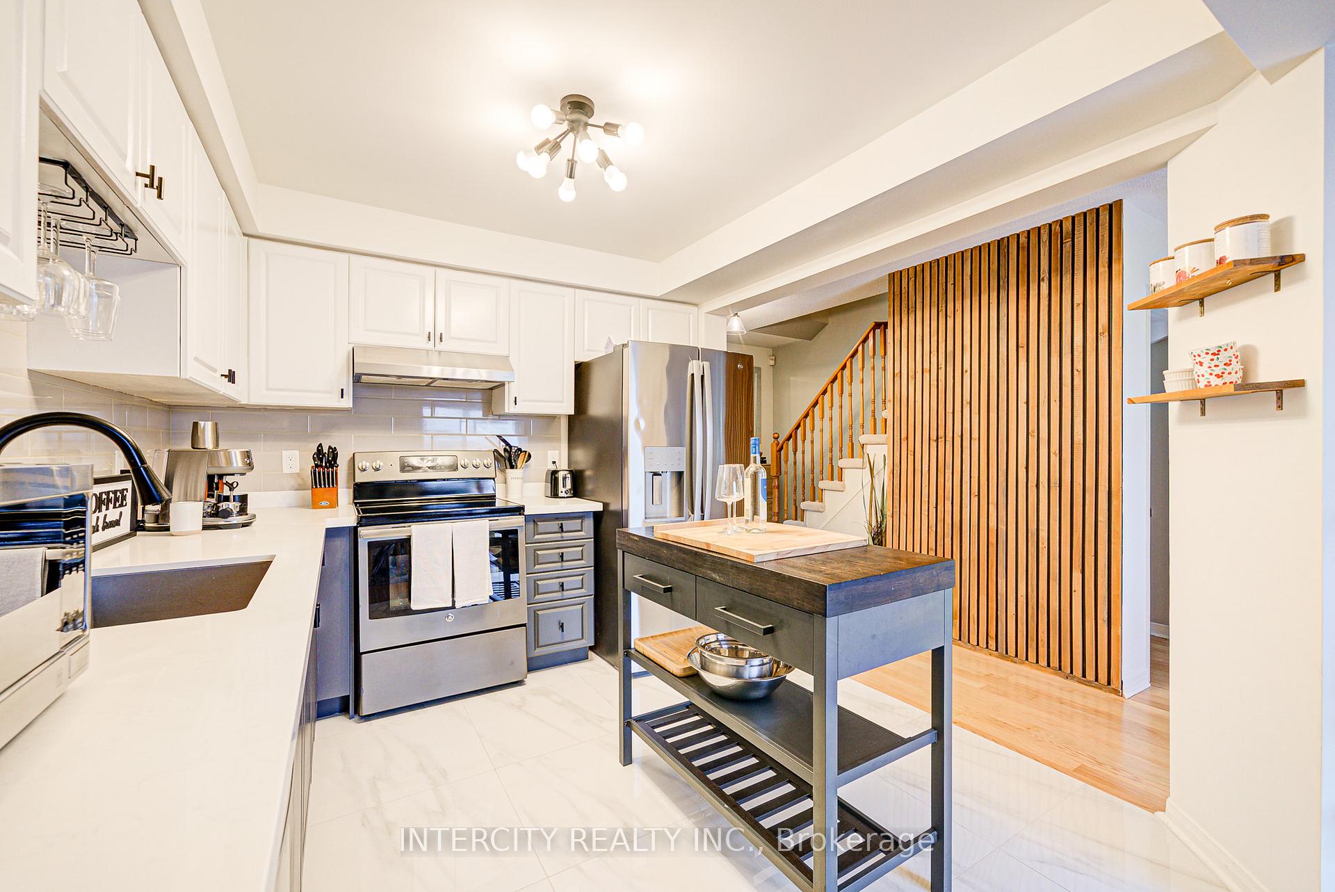 Photo 7 of 372 Sparrow Circle, Pickering, Highbush — HOMEH