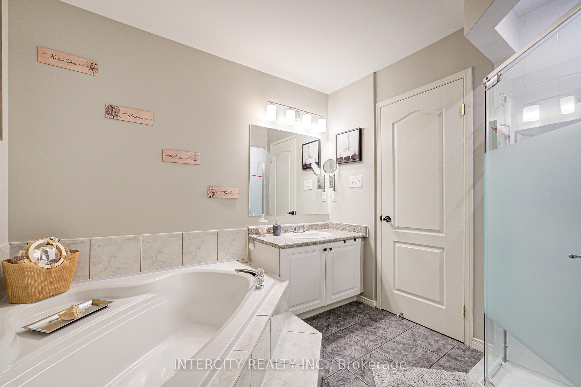 Photo 24 of 372 Sparrow Circle, Pickering, Highbush — HOMEH