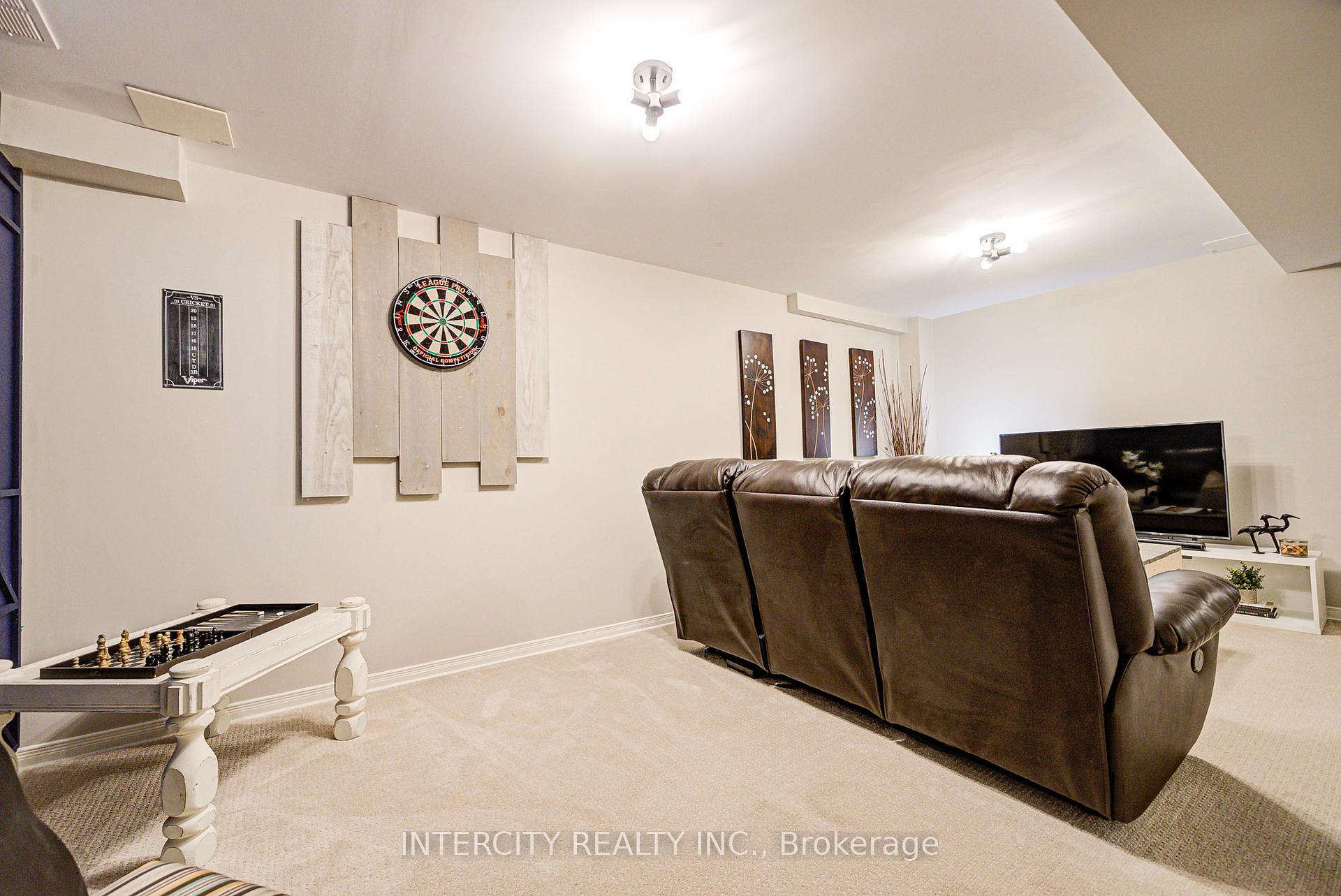 Photo 35 of 372 Sparrow Circle, Pickering, Highbush — HOMEH