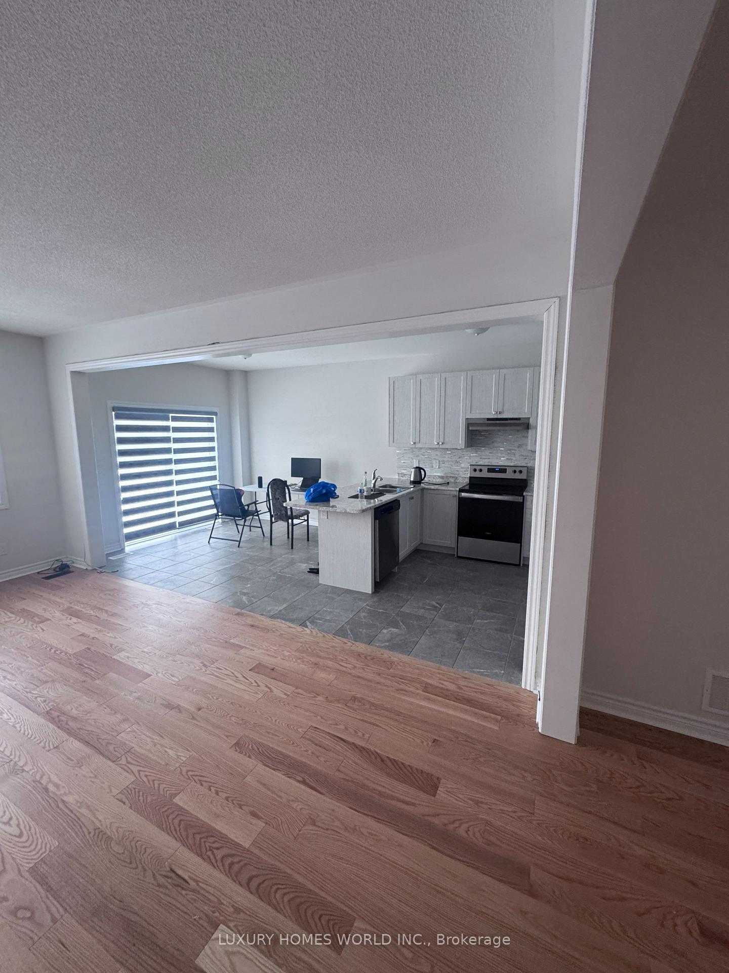 Photo 4 of 1119 Black Cherry Drive, Oshawa, Taunton — HOMEH