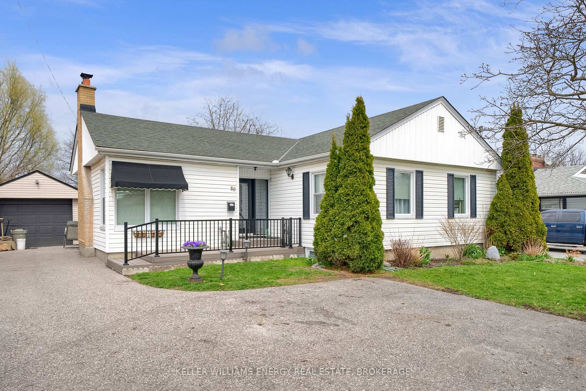 Front of 86 Rossland Road E