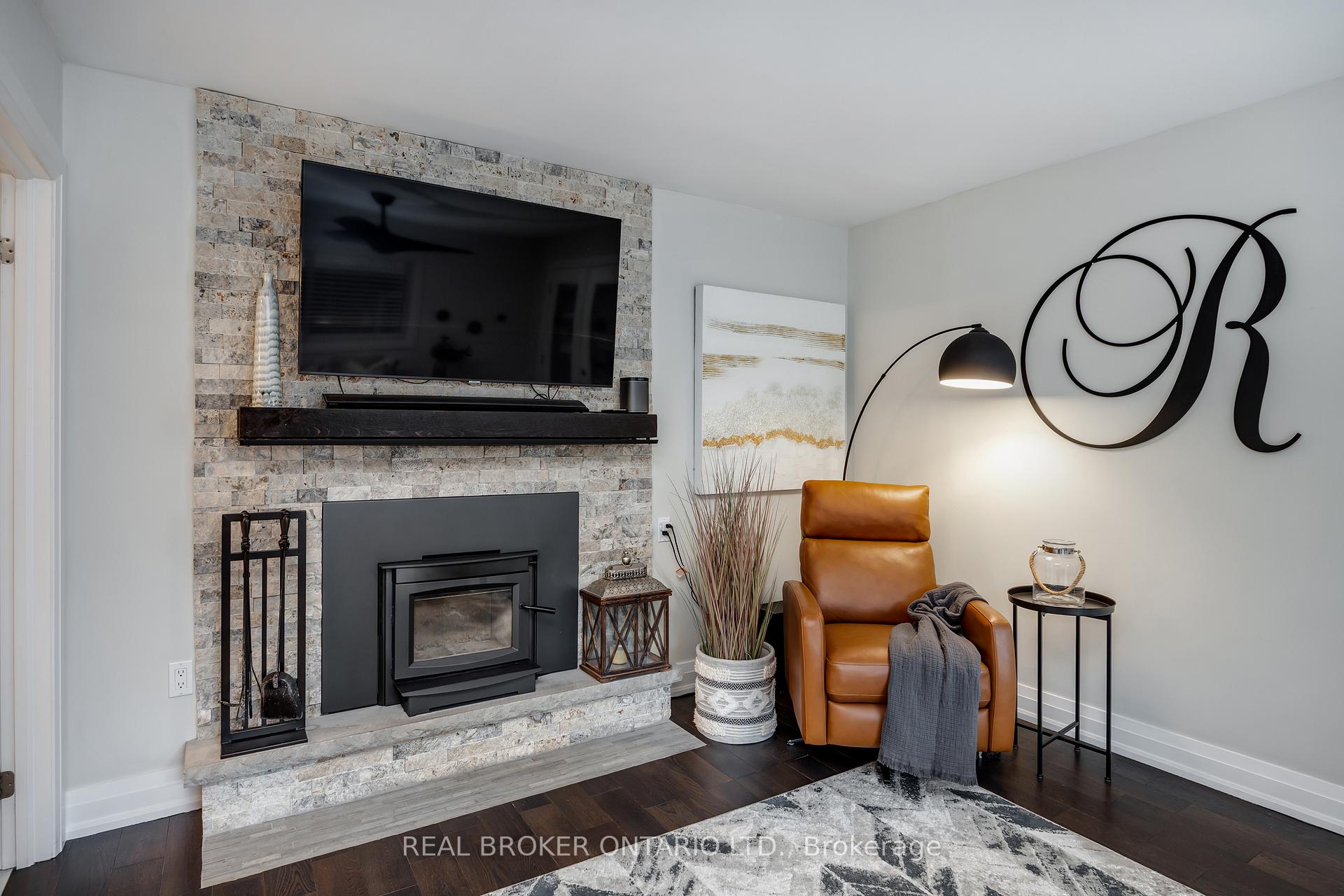 Photo 20 of 853 Masson Street, Oshawa, Centennial — HOMEH