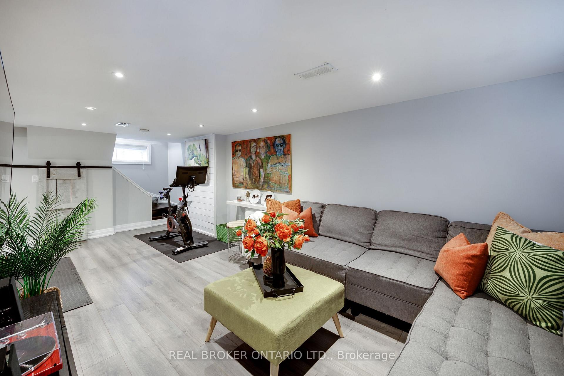 Photo 33 of 853 Masson Street, Oshawa, Centennial — HOMEH