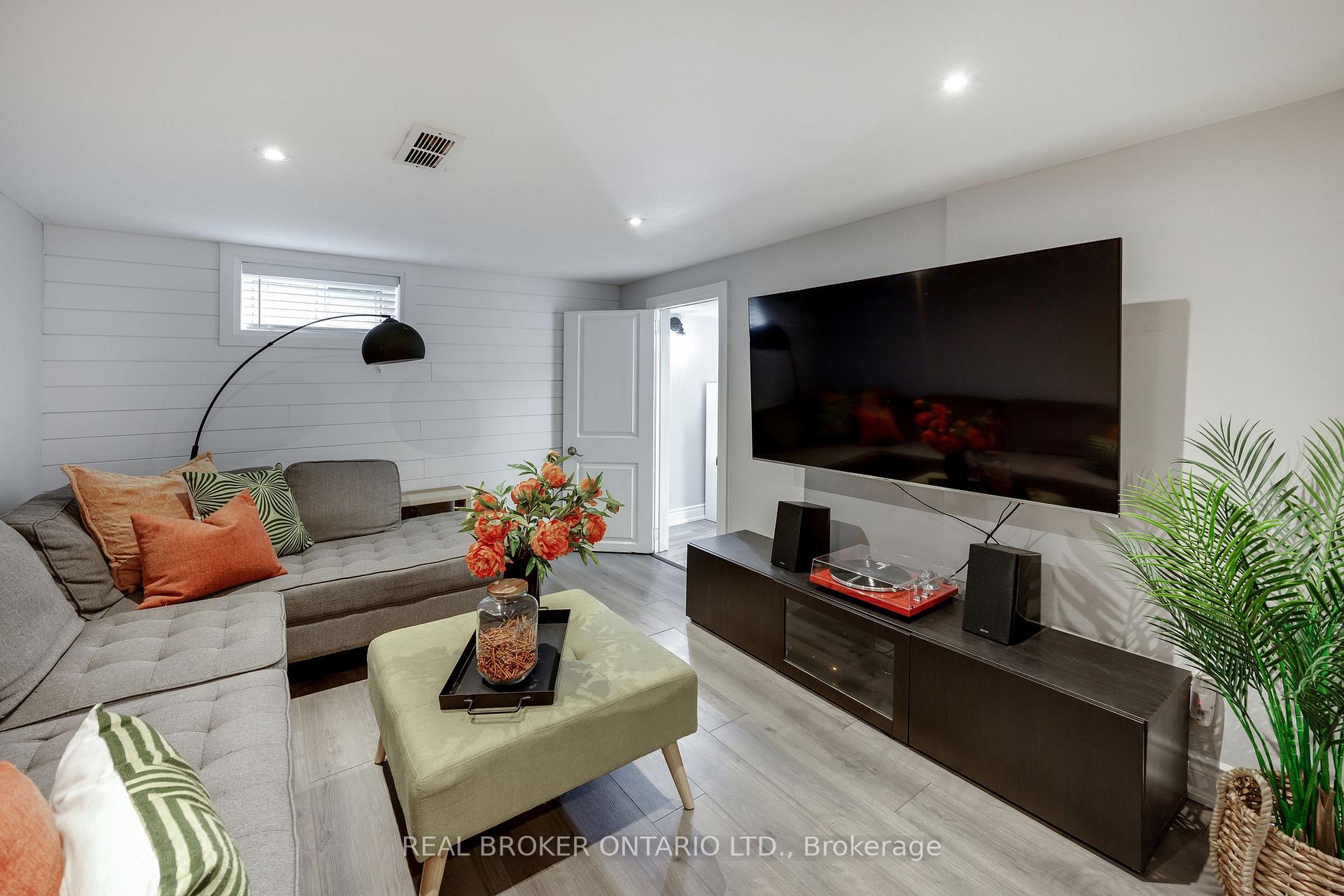Photo 34 of 853 Masson Street, Oshawa, Centennial — HOMEH