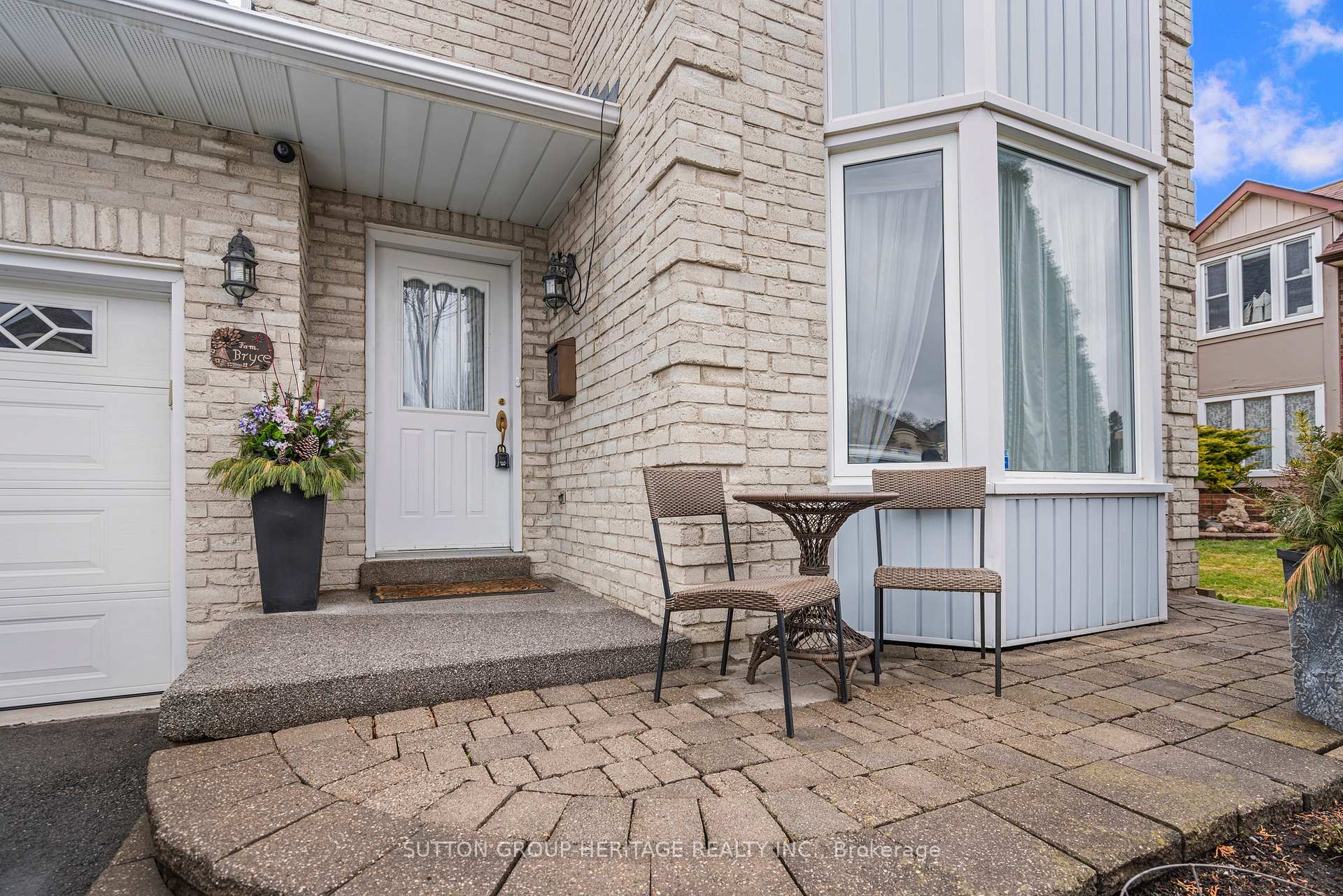 Photo 2 of 943 Gablehurst Crescent, Pickering, Liverpool — HOMEH