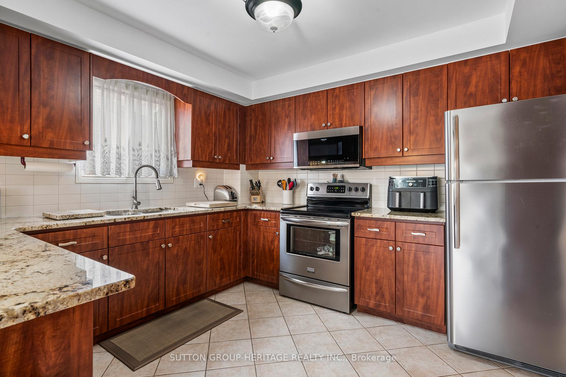 Photo 8 of 943 Gablehurst Crescent, Pickering, Liverpool — HOMEH