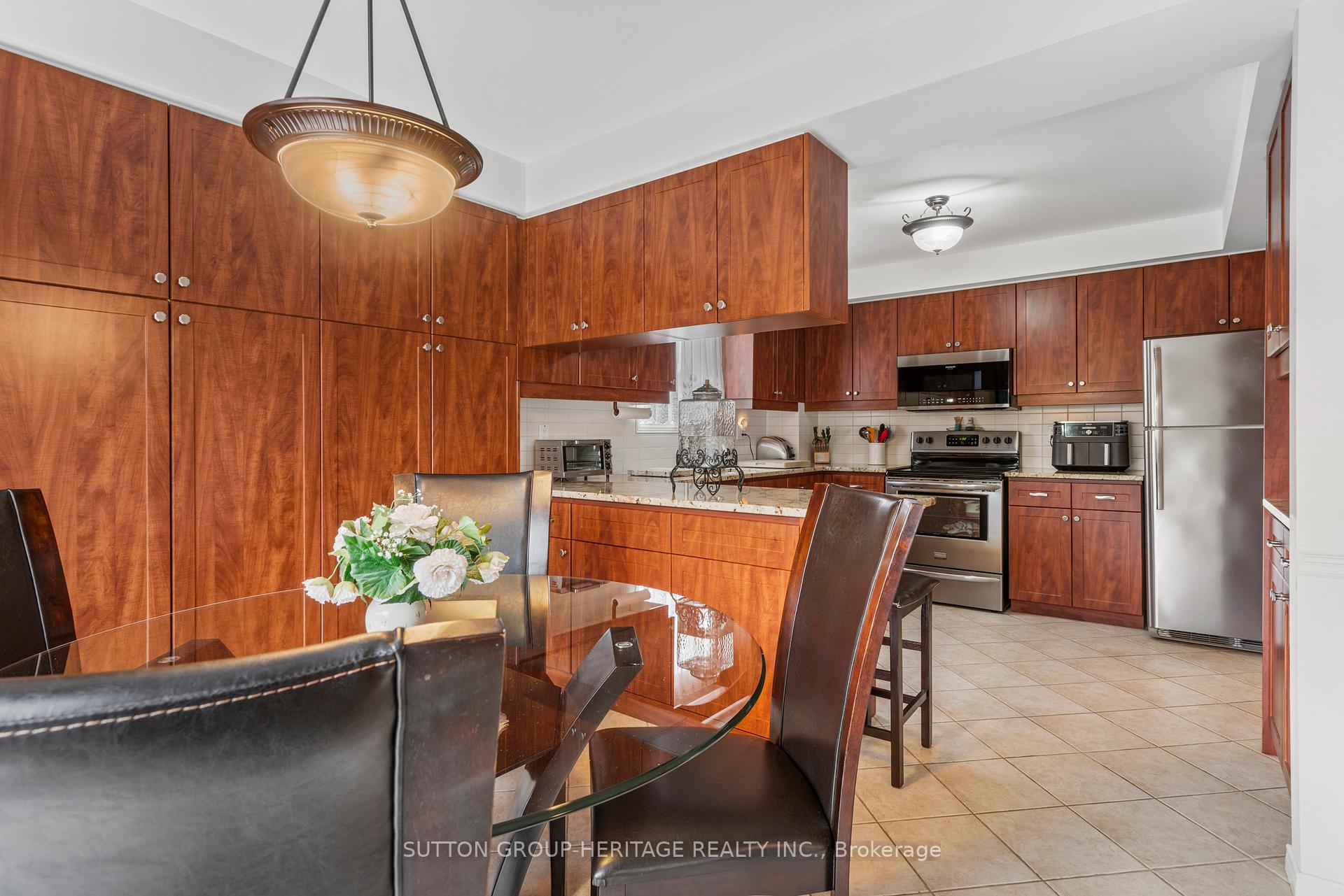 Photo 9 of 943 Gablehurst Crescent, Pickering, Liverpool — HOMEH