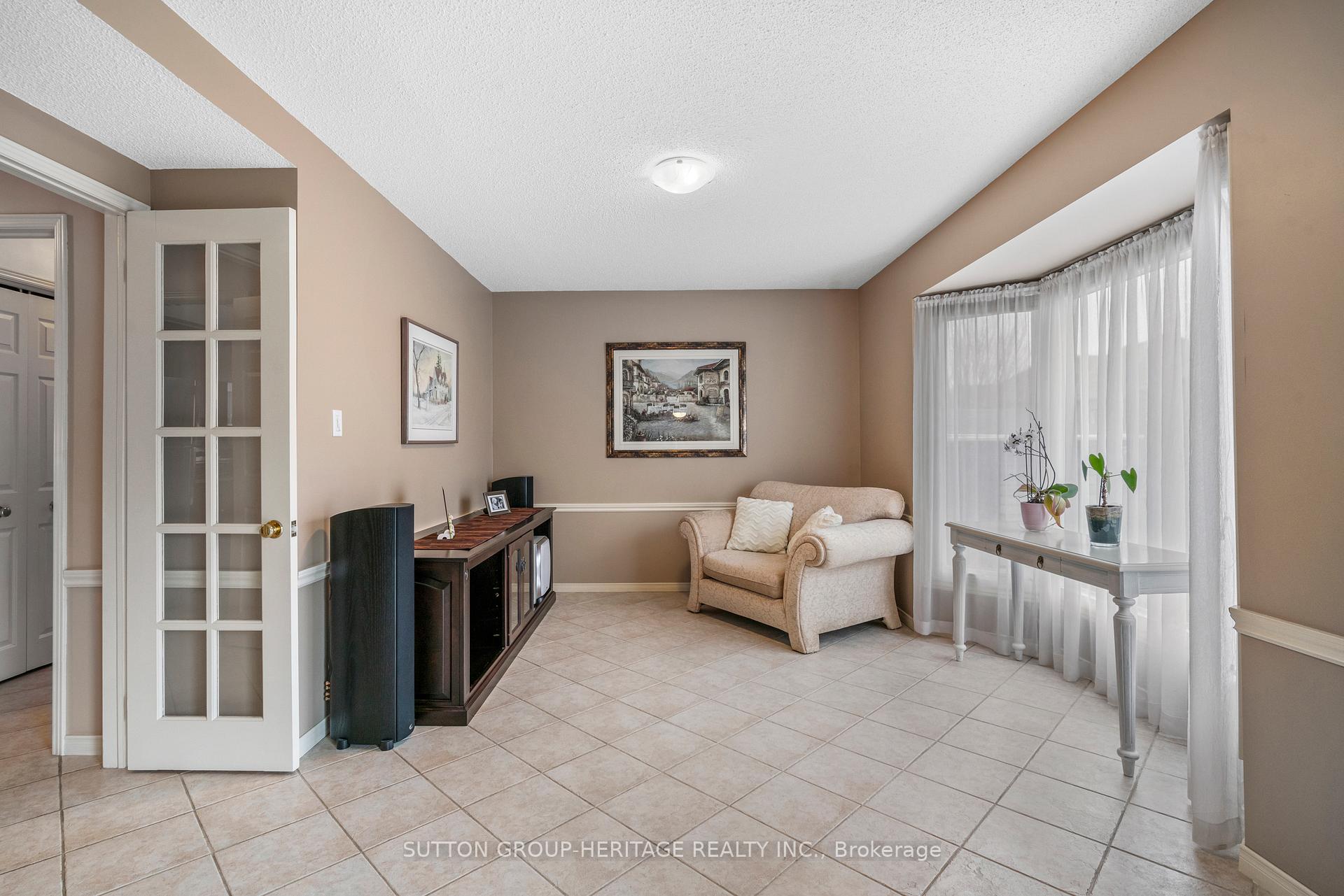 Photo 10 of 943 Gablehurst Crescent, Pickering, Liverpool — HOMEH