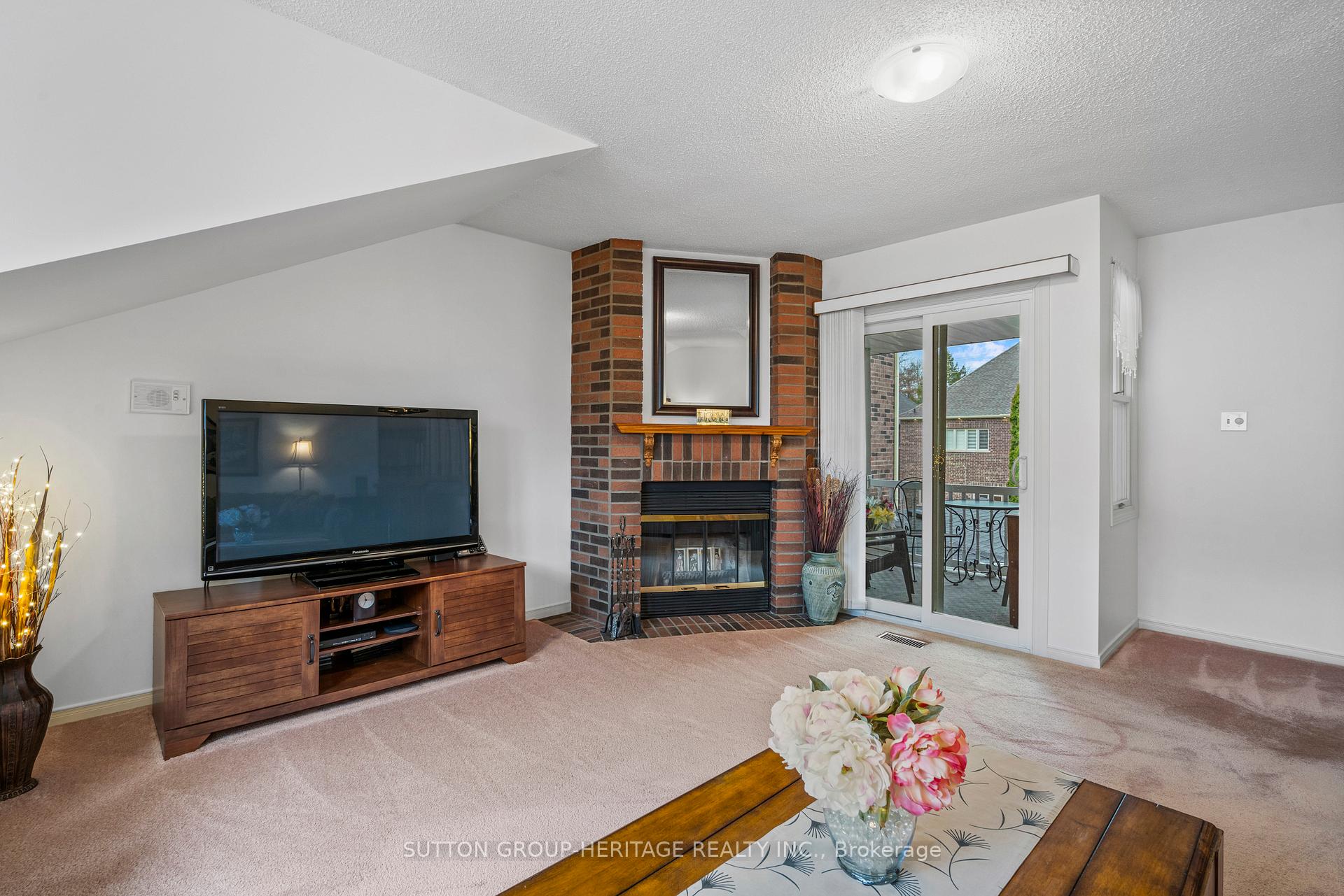 Photo 13 of 943 Gablehurst Crescent, Pickering, Liverpool — HOMEH