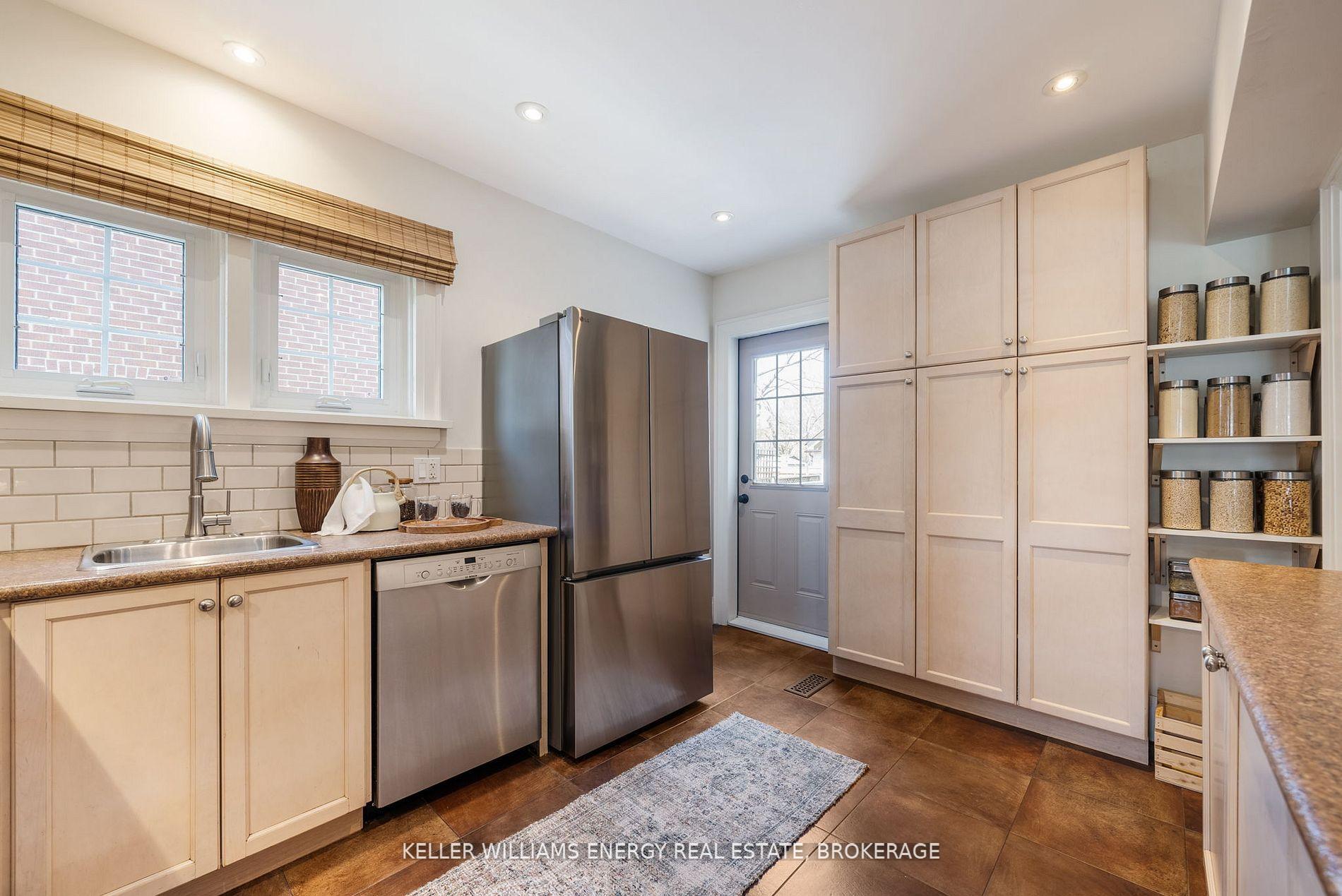 Photo 8 of 316 King Street E, Oshawa, O'Neill — HOMEH