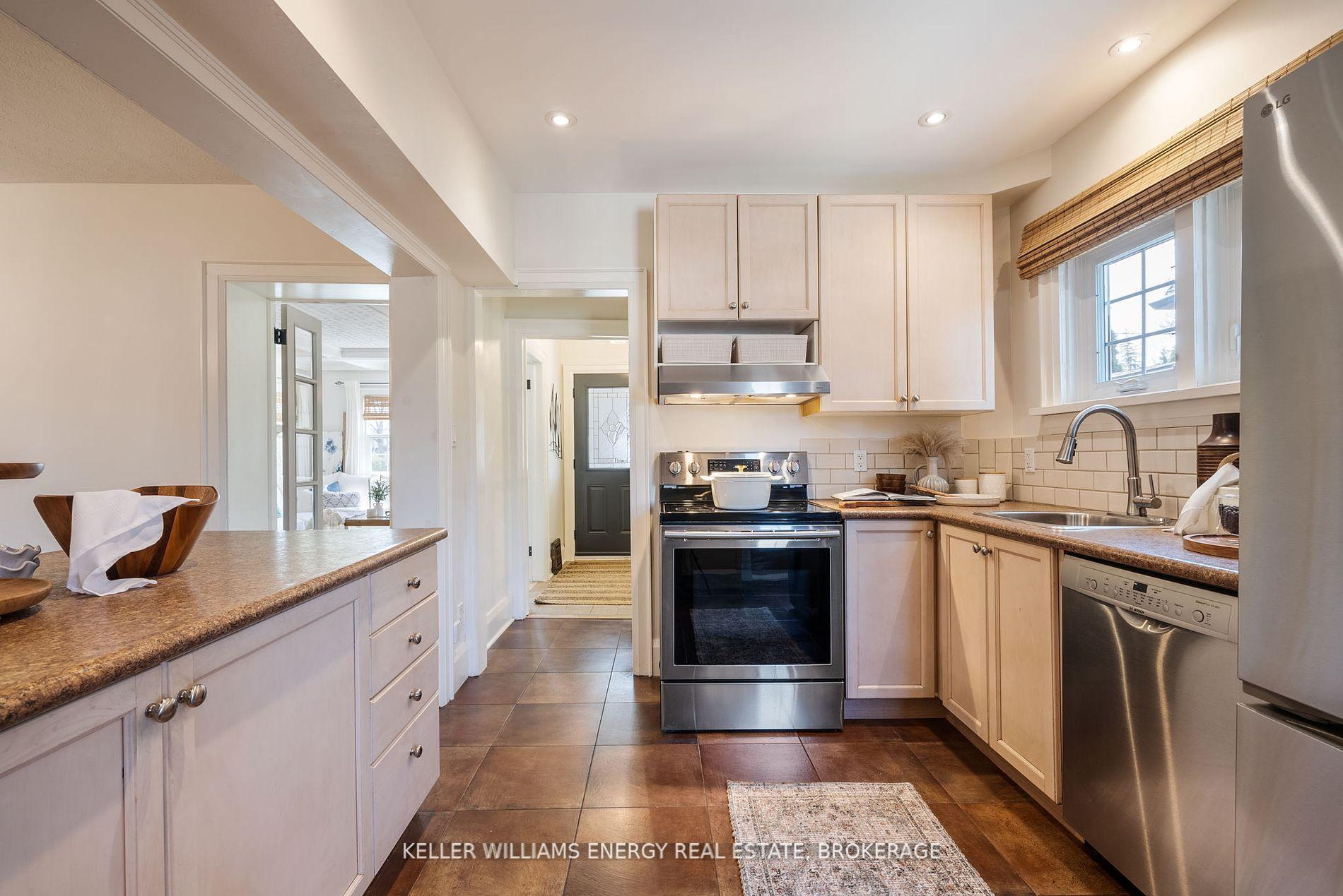 Photo 9 of 316 King Street E, Oshawa, O'Neill — HOMEH
