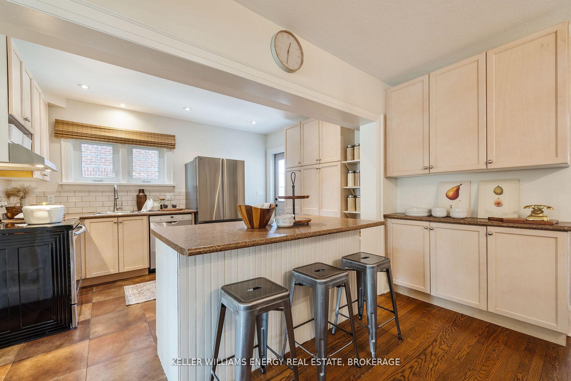 Photo 11 of 316 King Street E, Oshawa, O'Neill — HOMEH