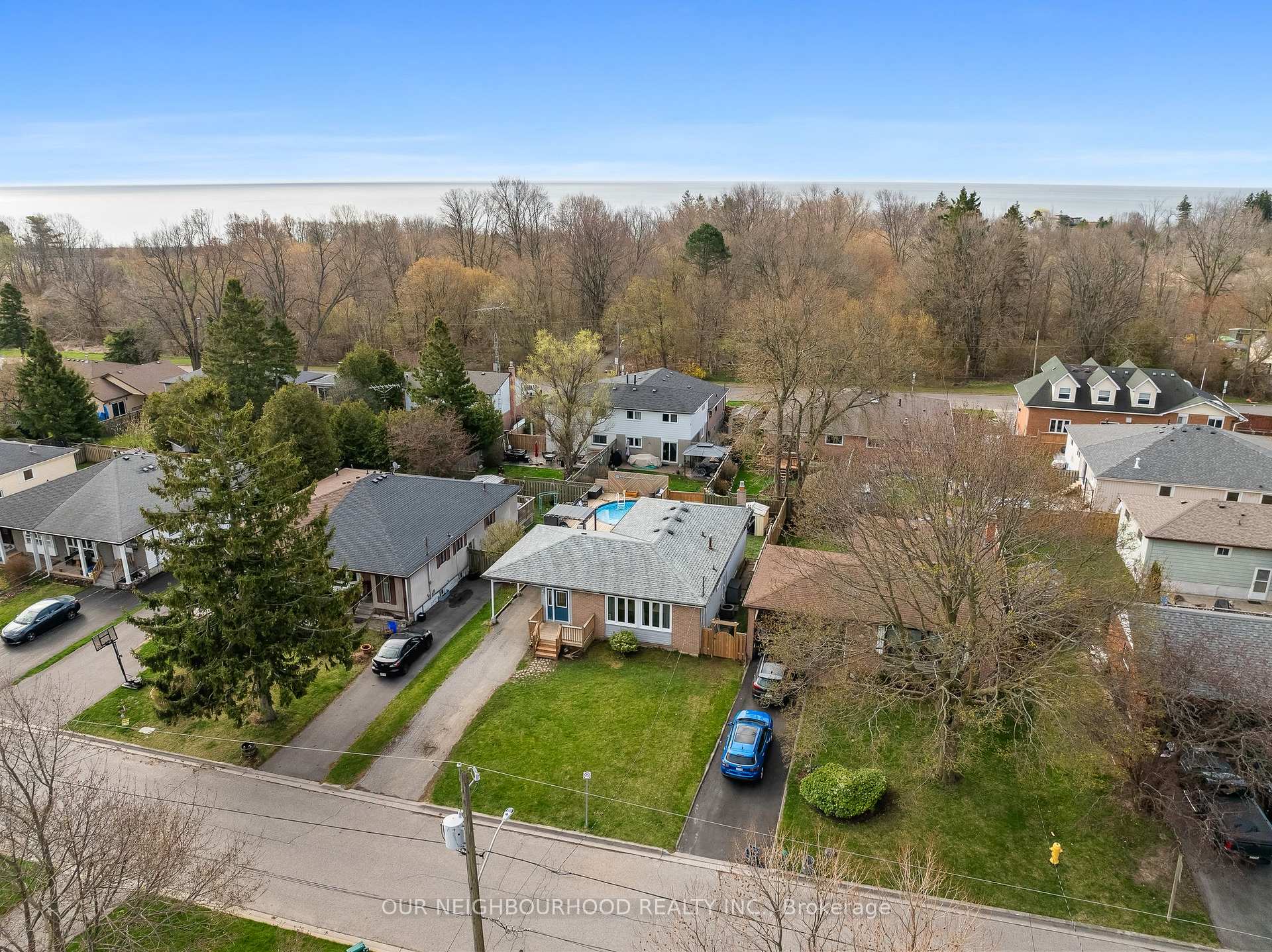 Photo 3 of 947 Mink Street, Pickering, West Shore — HOMEH