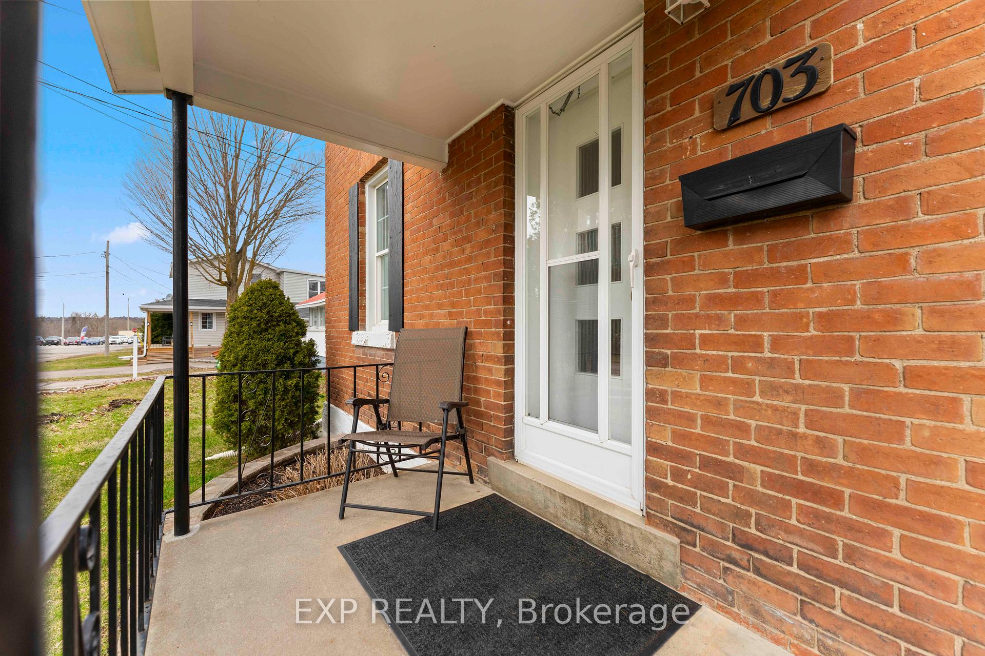Photo 2 of 703 Seventh Street, Renfrew — HOMEH